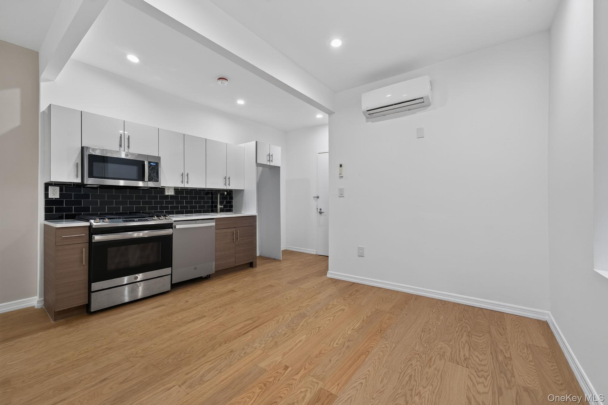 663 Macdonough Street Property Photo 14