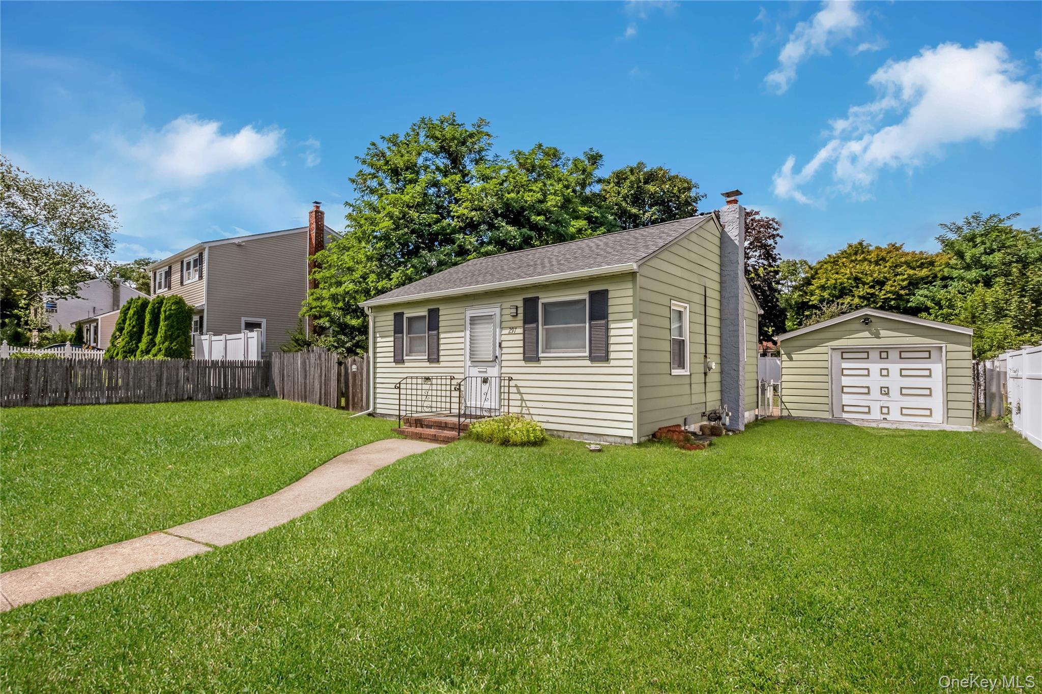 297 16th Street Property Photo 1