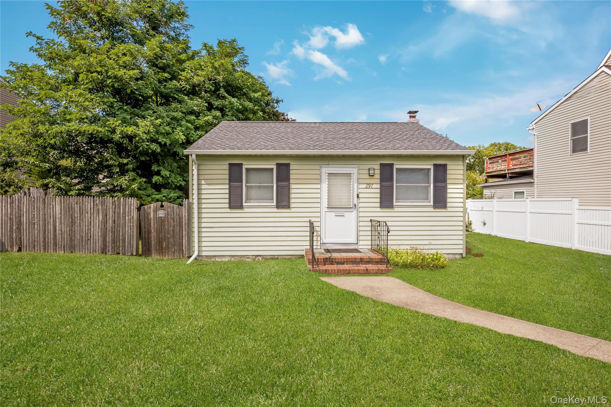 297 16th Street Property Photo 2