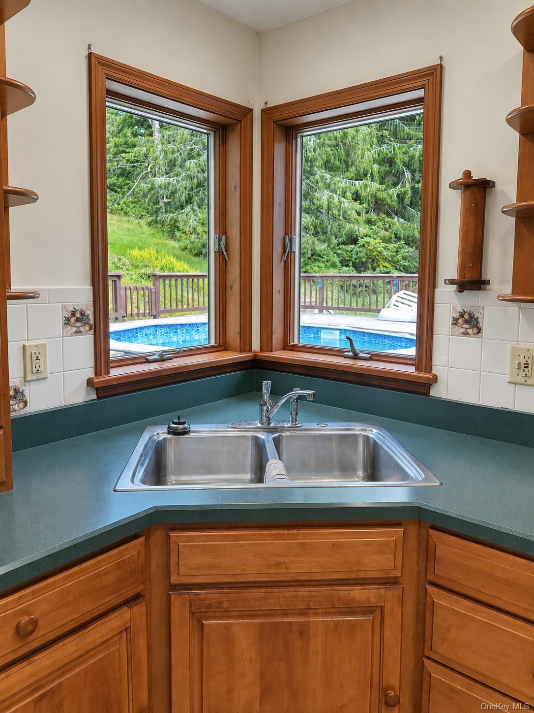 979 Debruce Road Property Photo 3