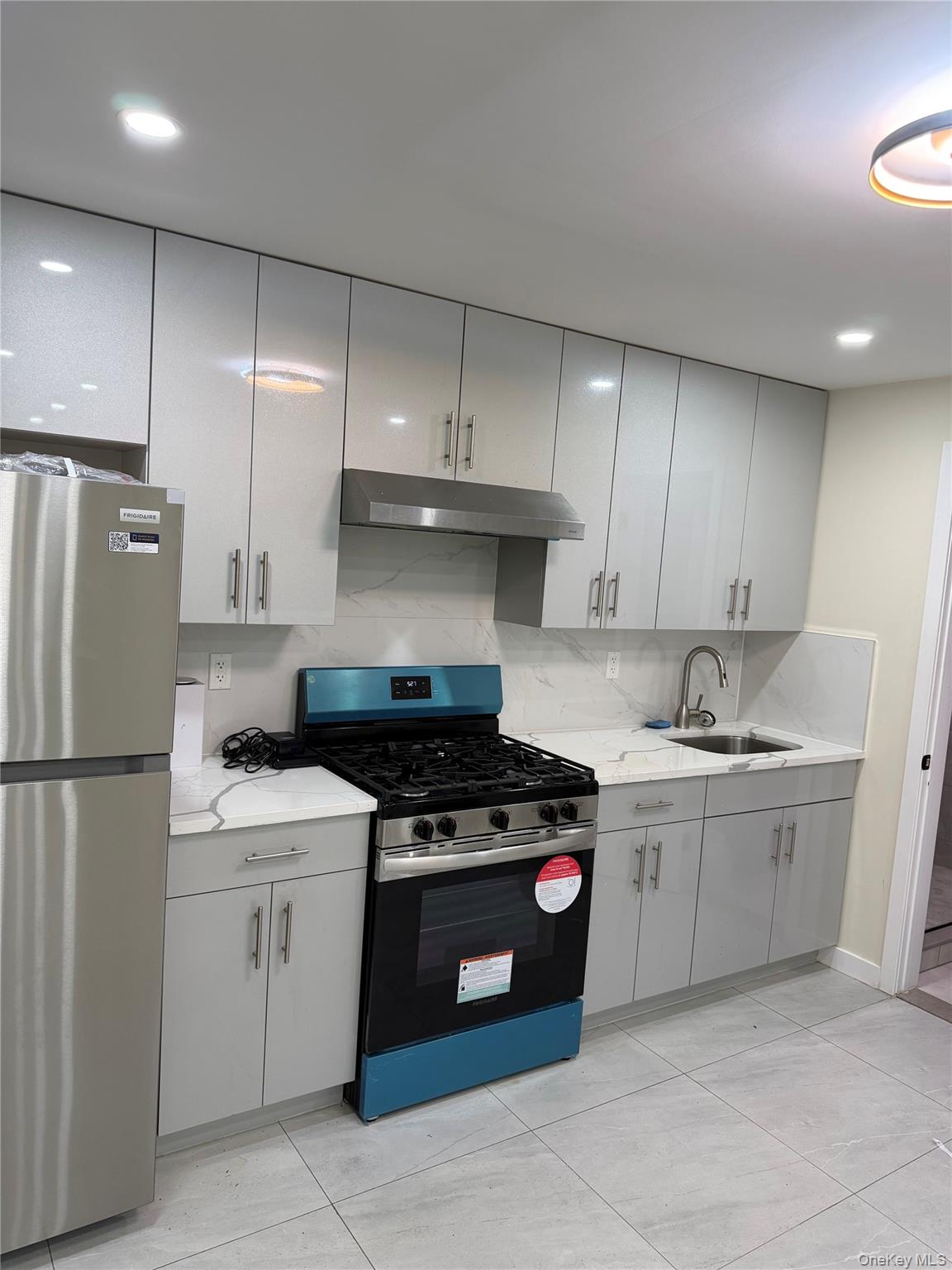 1043428 Property Photo 2