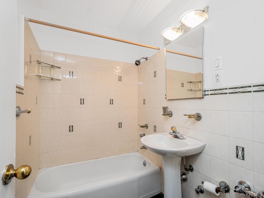 3901 Independence Avenue 6h Property Photo 6