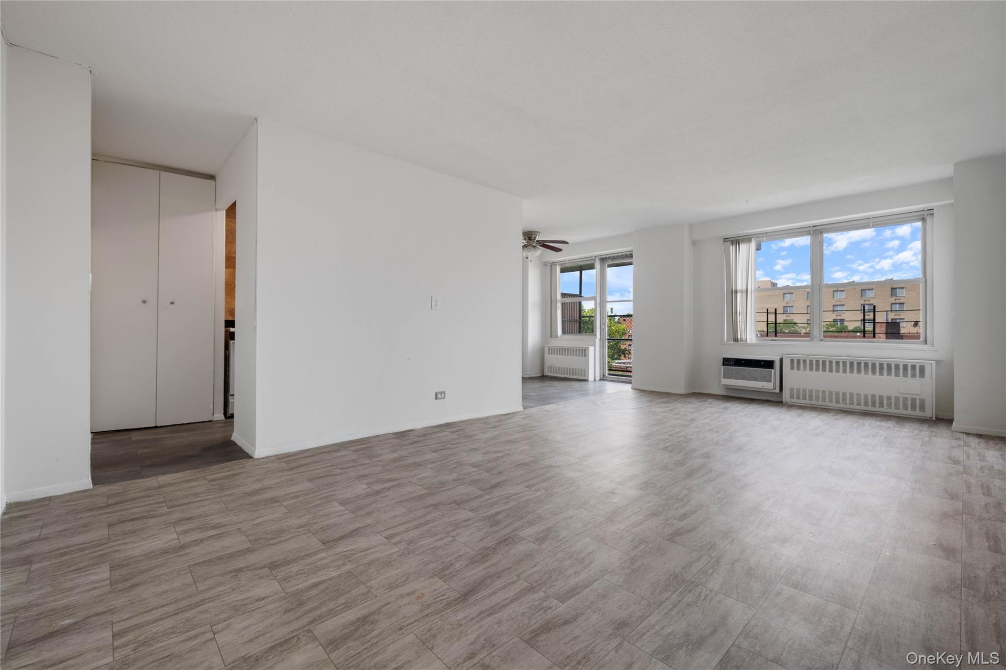 2550 Olinville Avenue 7e Property Photo 5