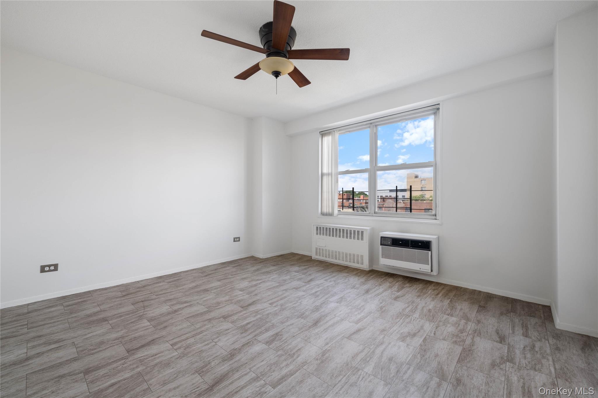 2550 Olinville Avenue 7e Property Photo 6