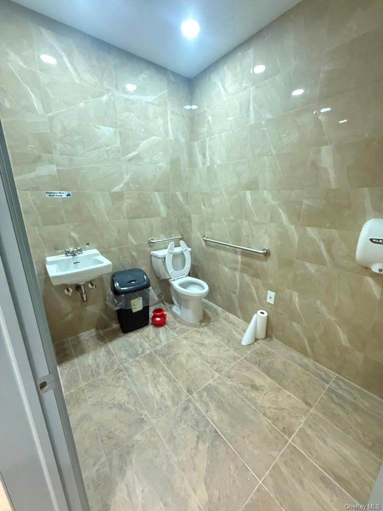 1852 Westchester Avenue Property Photo 2
