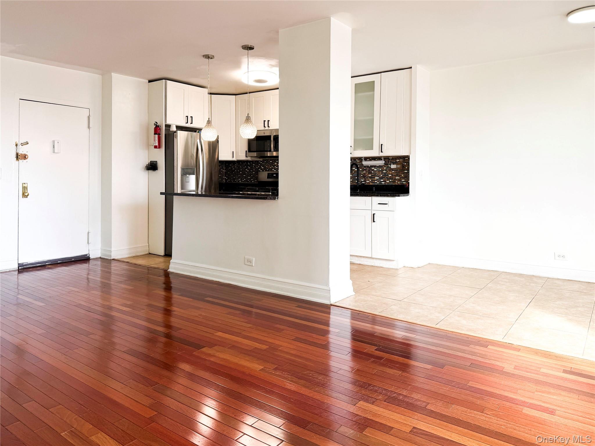 880 Boynton Avenue 9l Property Photo 6