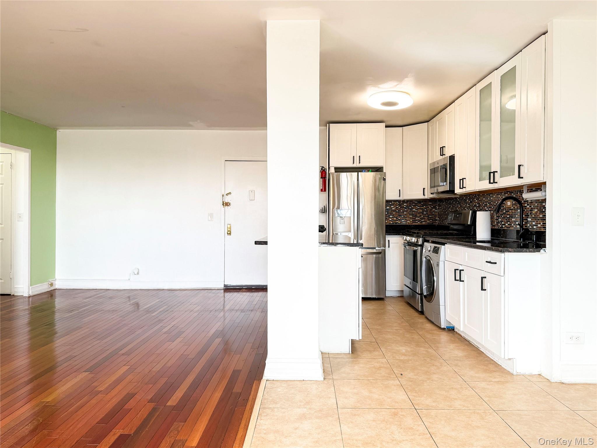 880 Boynton Avenue 9l Property Photo 7