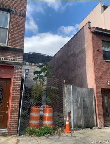 118 Utica Avenue Property Photo 1