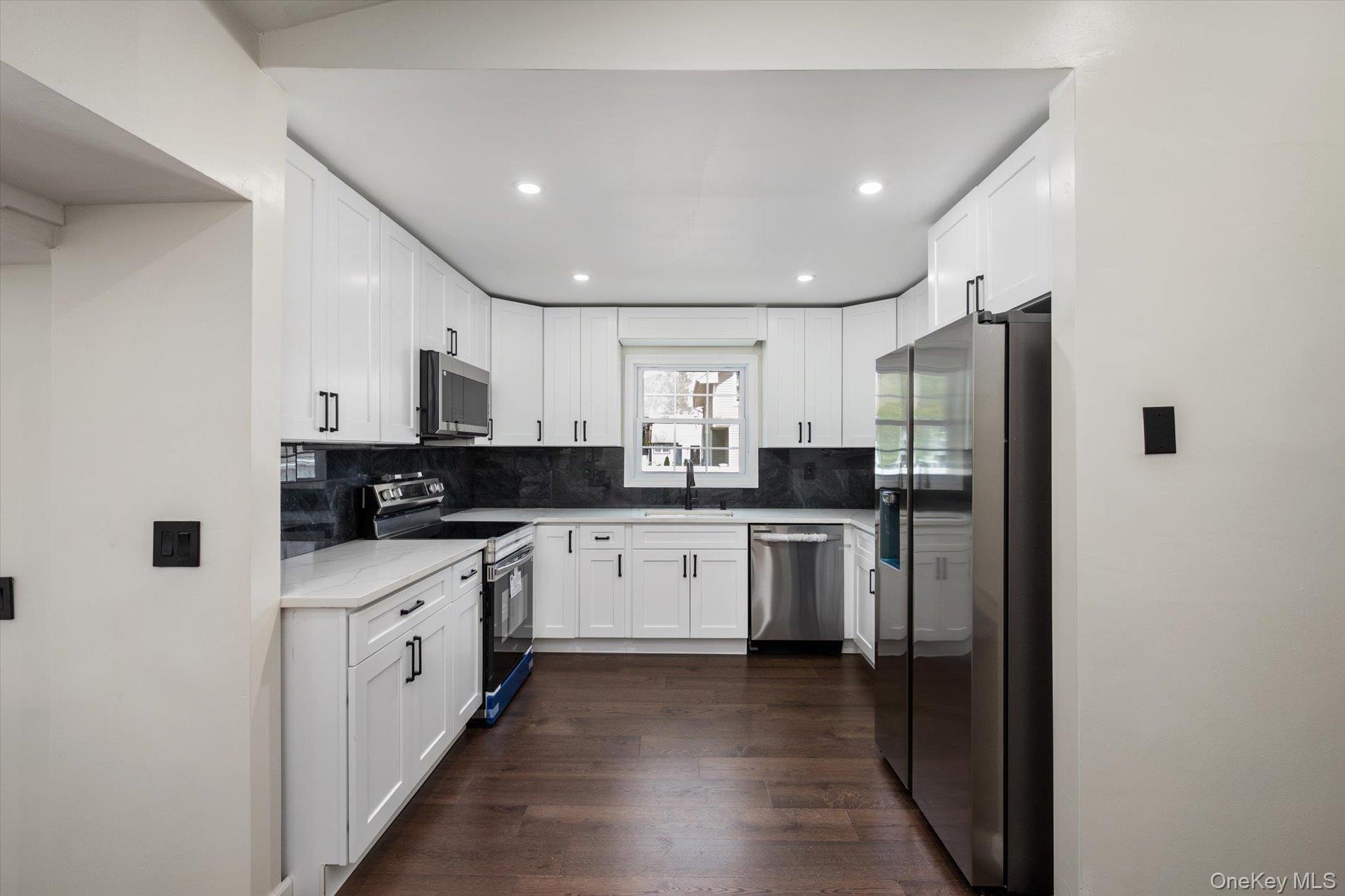 91 30th Street Property Photo 6