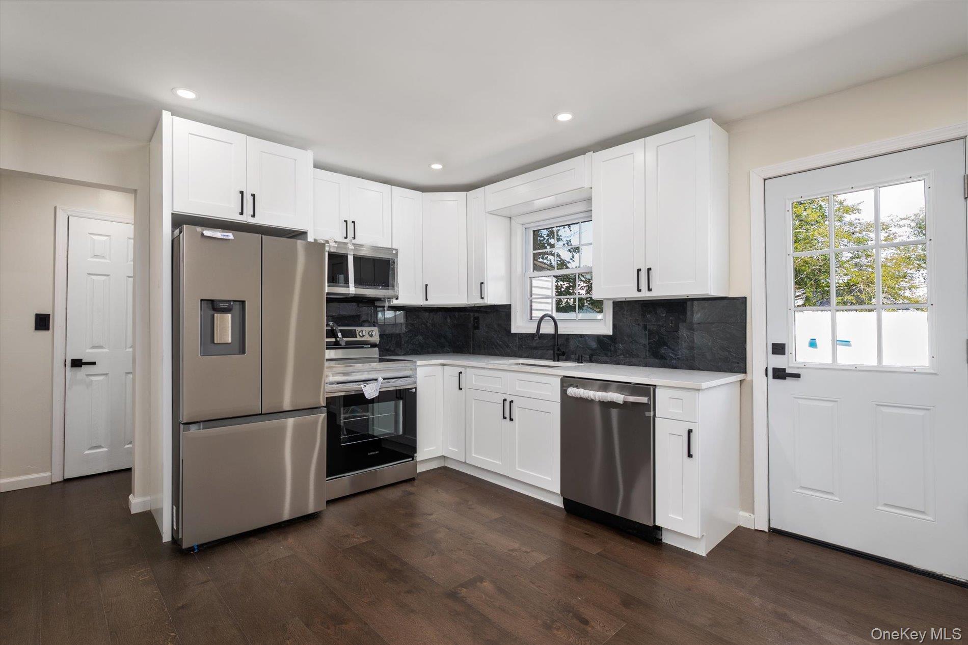 91 30th Street Property Photo 18