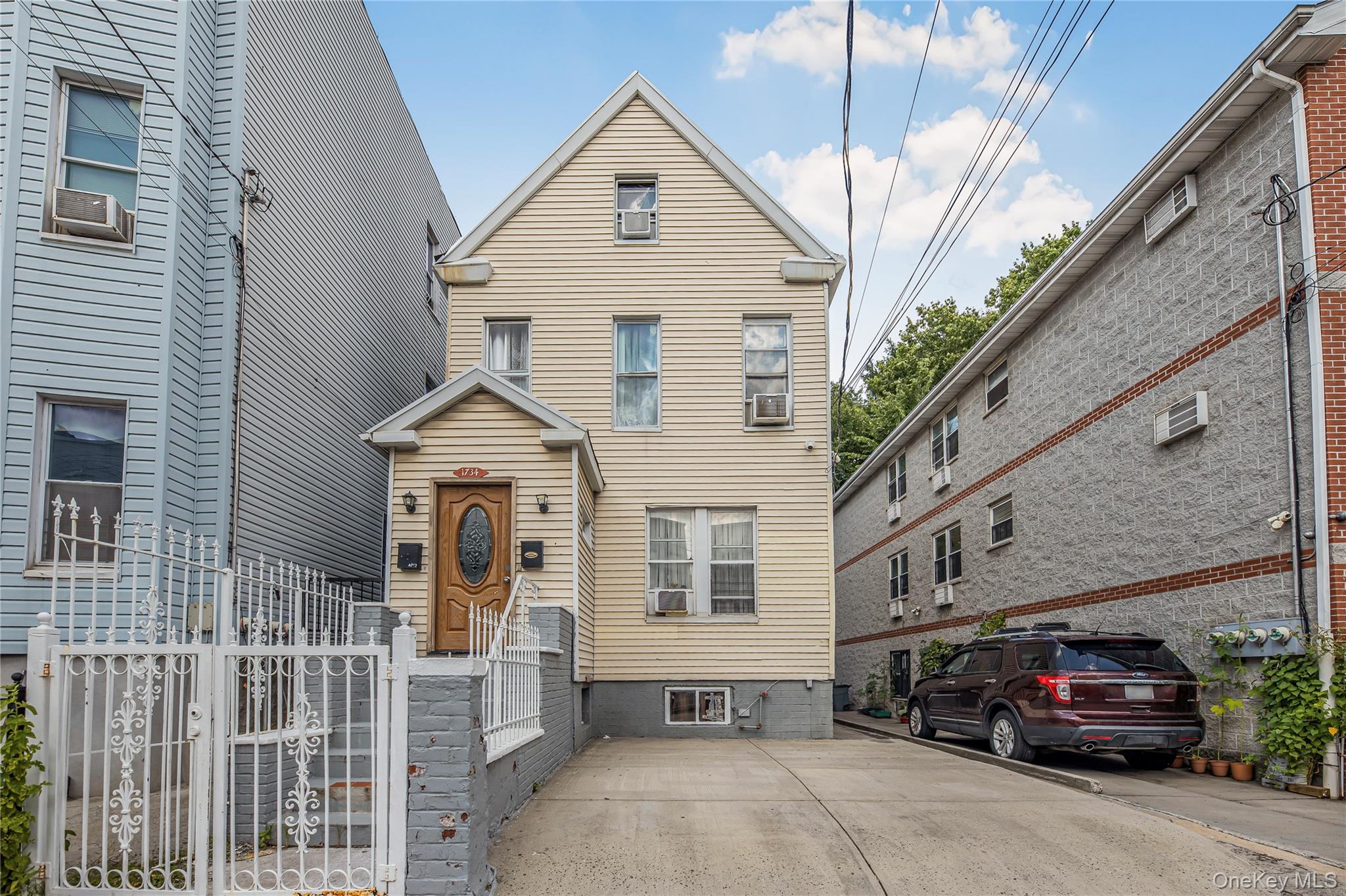 1734 Van Buren Street Property Photo 2