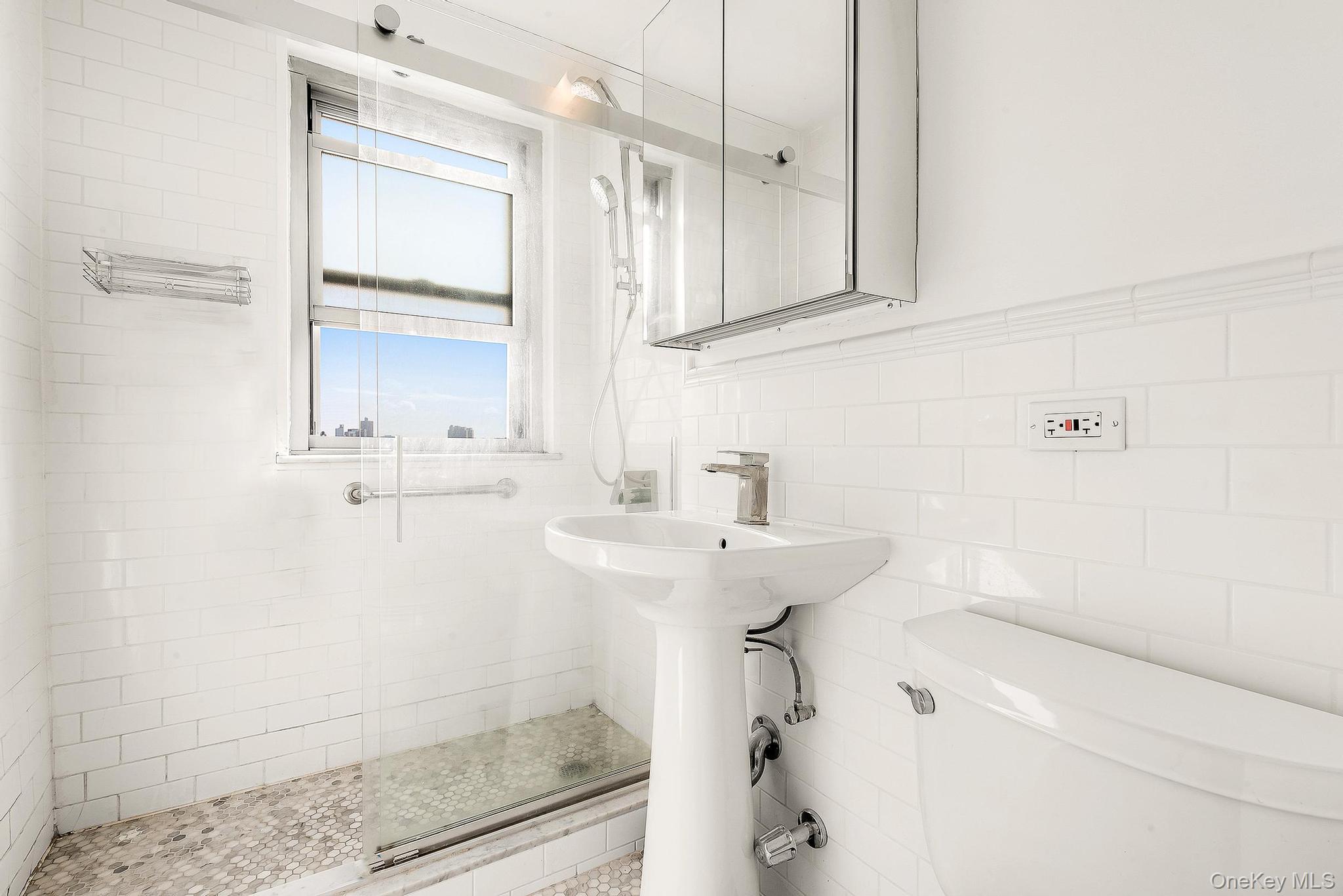 70-25 Yellowstone Boulevard 11h Property Photo 18