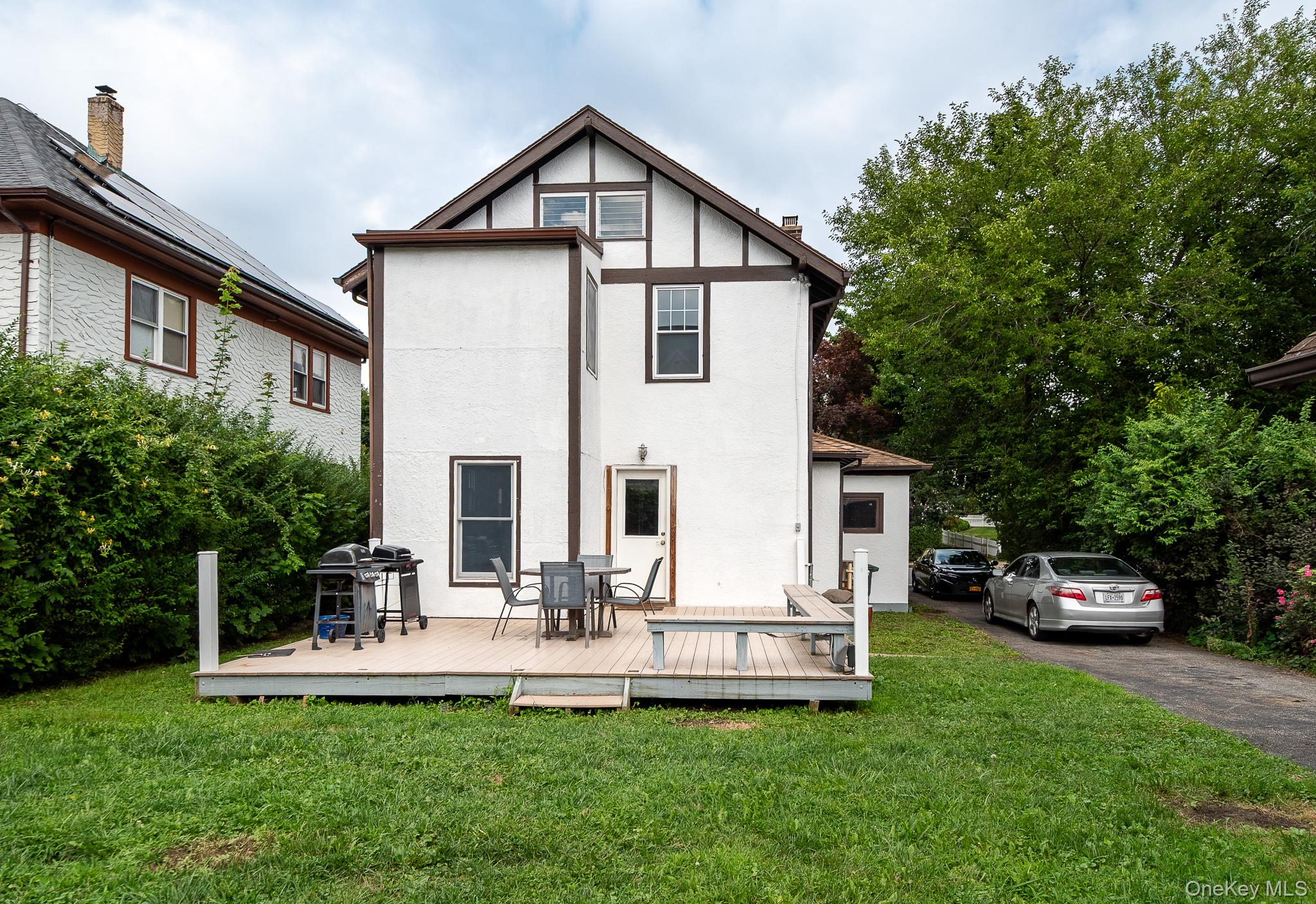 12 Perry Avenue Property Photo 3