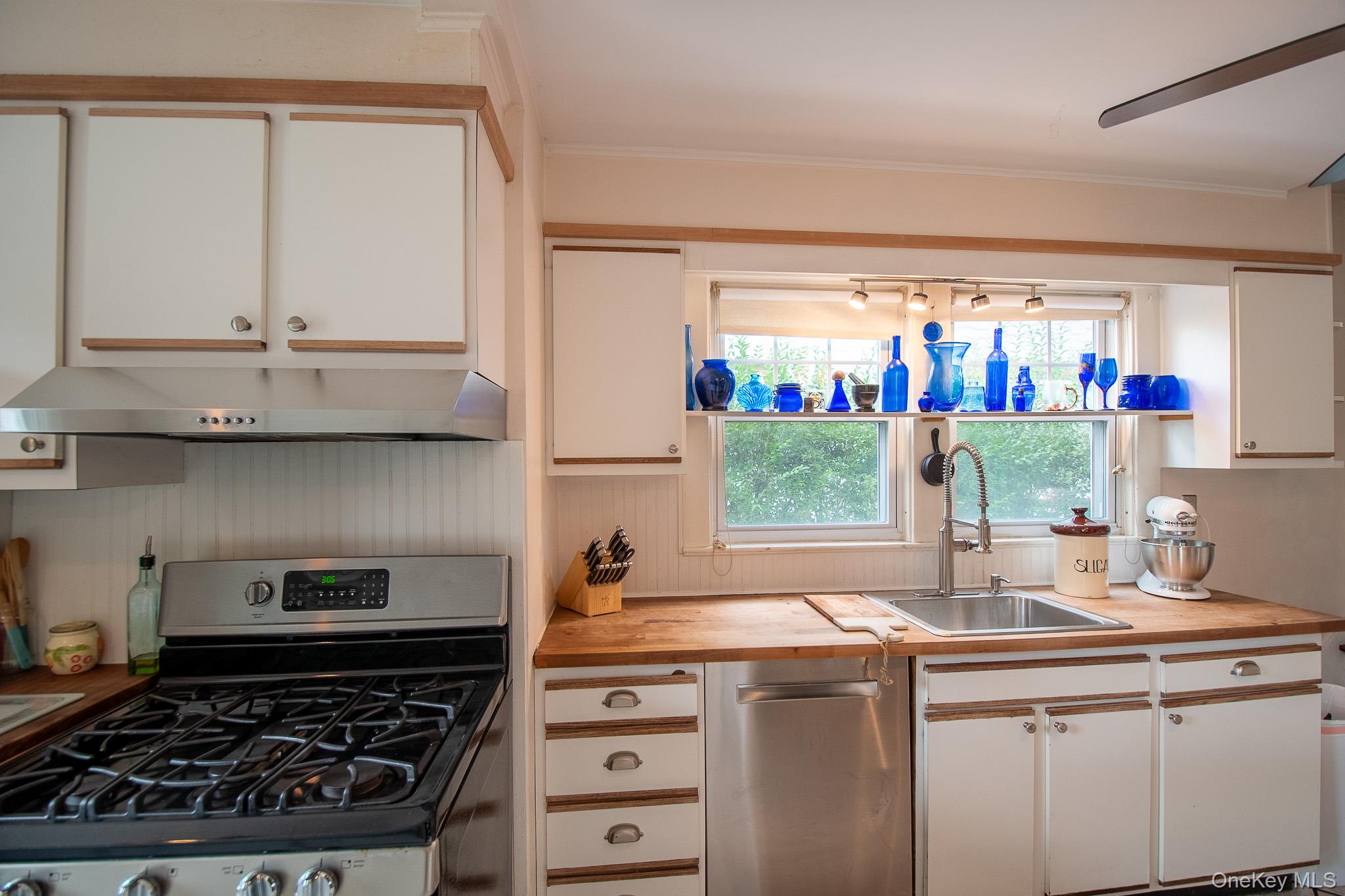 12 Perry Avenue Property Photo 7