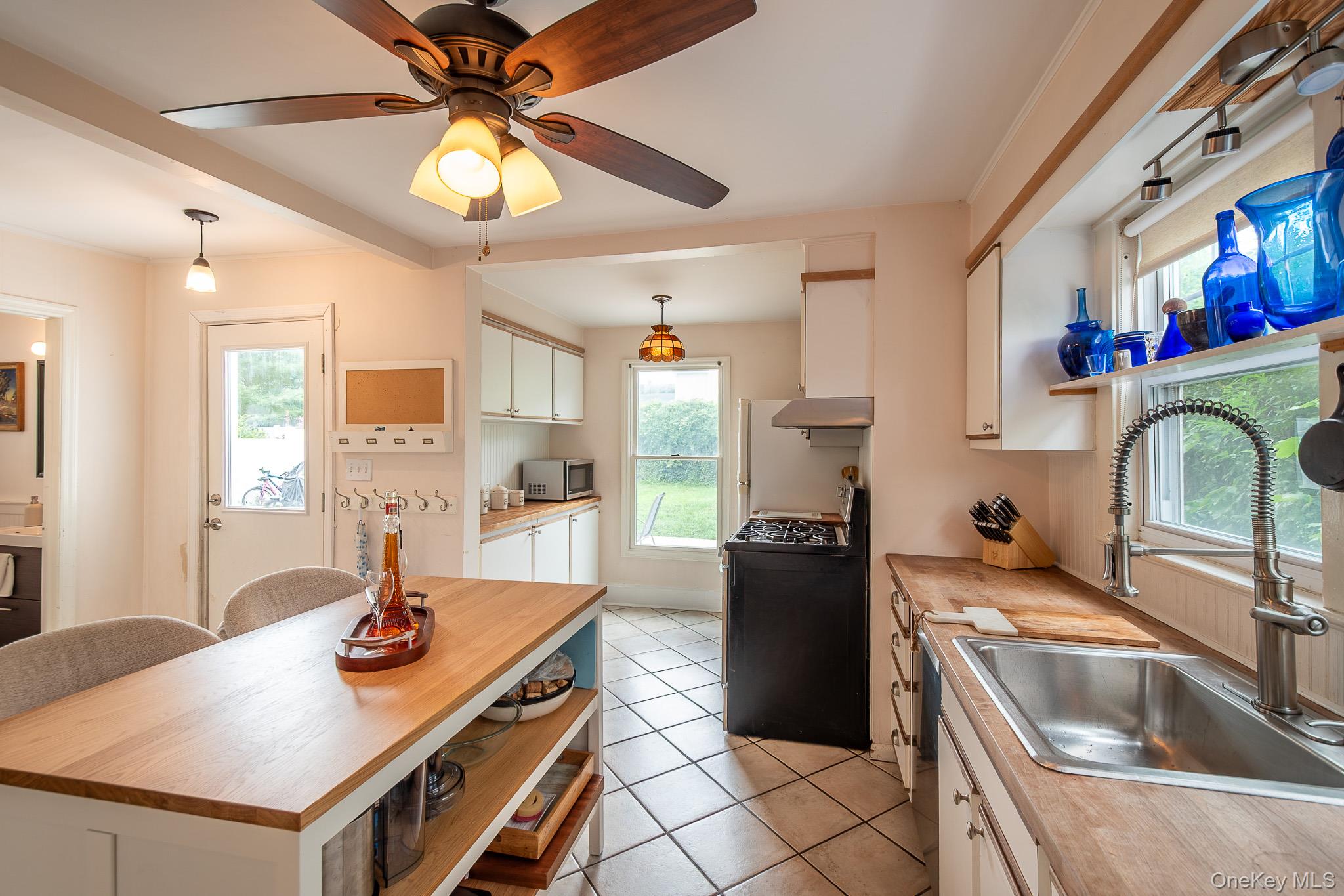 12 Perry Avenue Property Photo 10