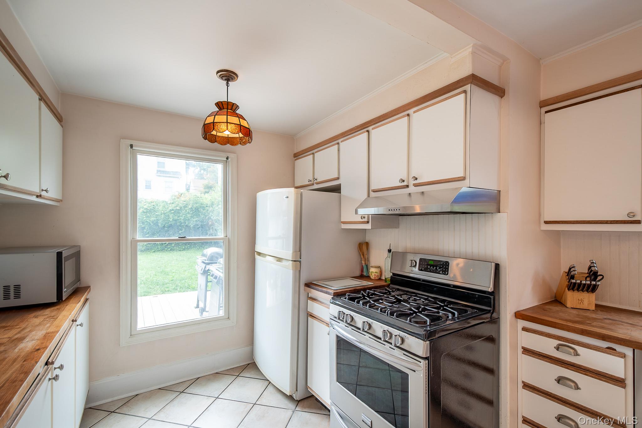 12 Perry Avenue Property Photo 11
