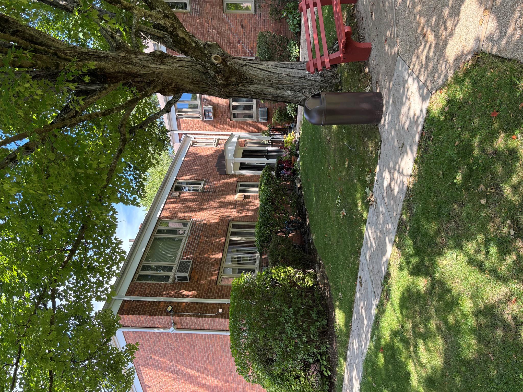 40 Lawrence Drive D Property Photo 3