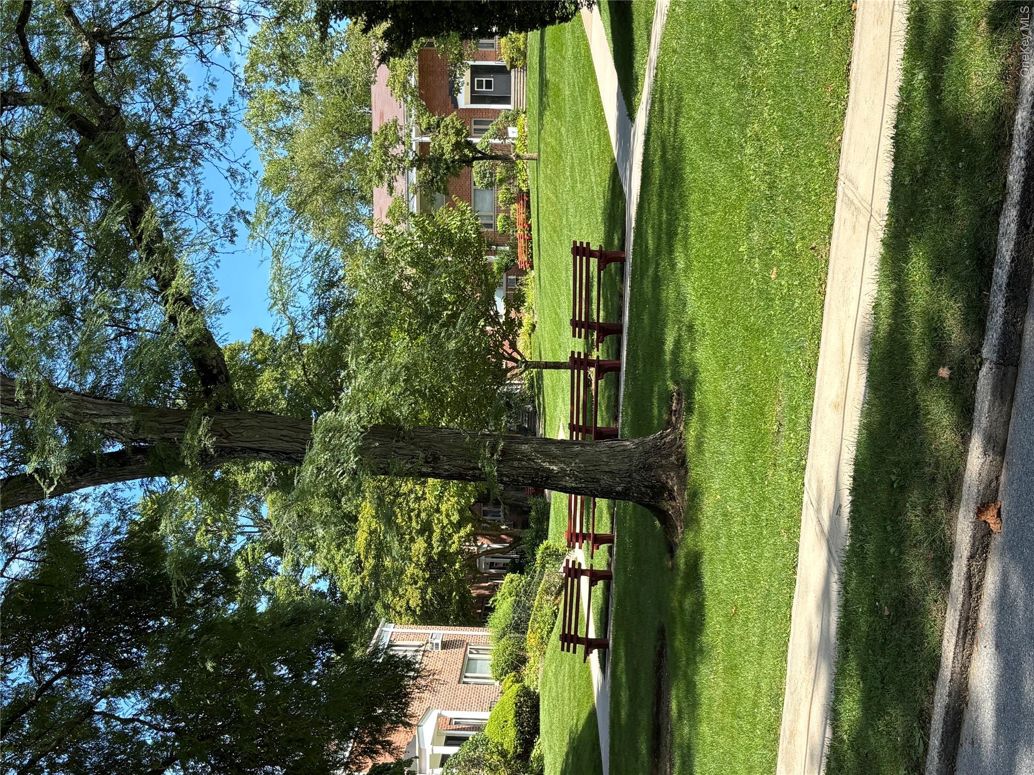 40 Lawrence Drive D Property Photo 5