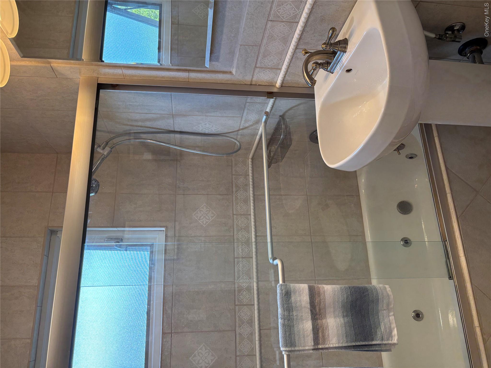40 Lawrence Drive D Property Photo 12