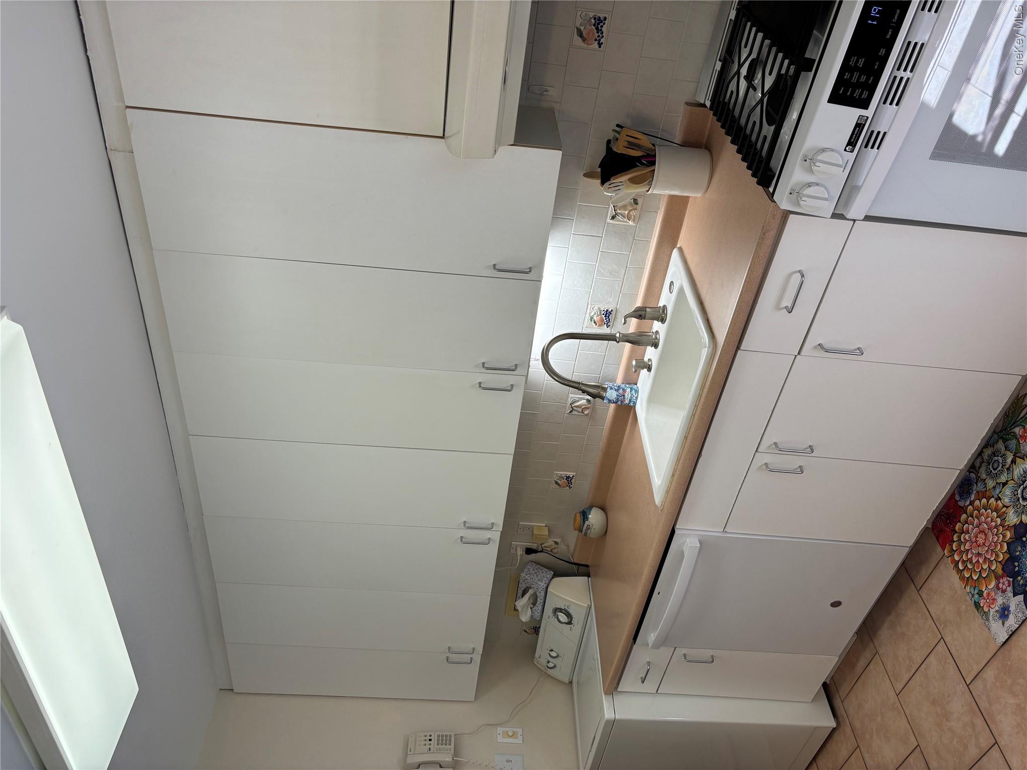 40 Lawrence Drive D Property Photo 26