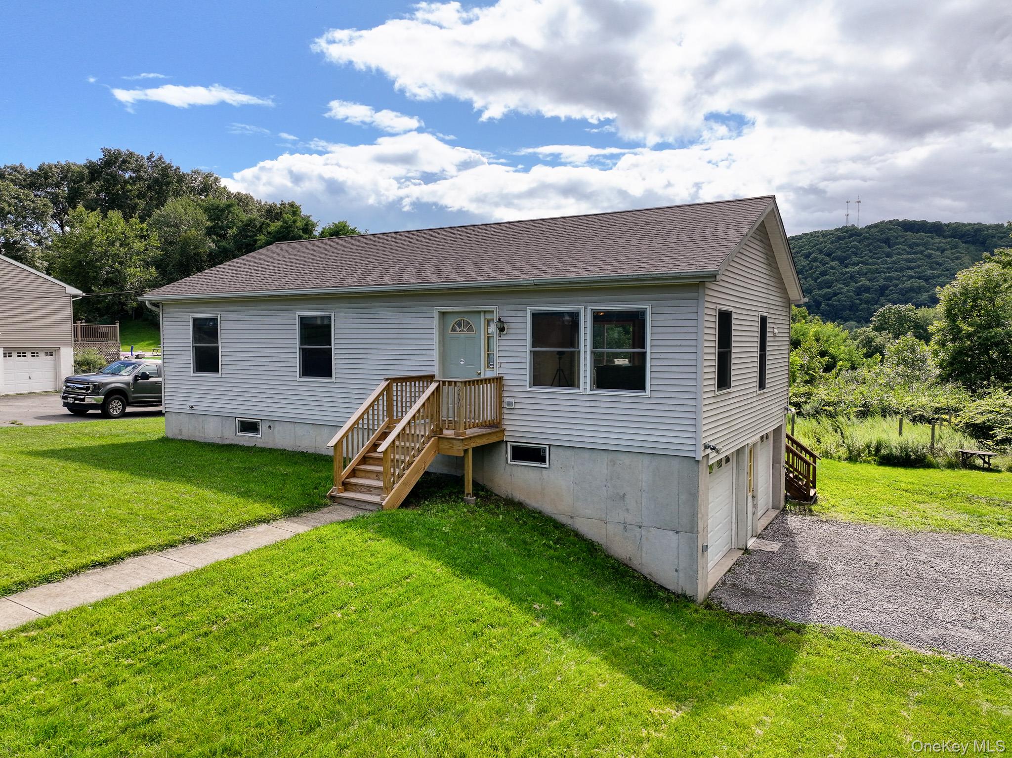 200 Doris Street Property Photo 3