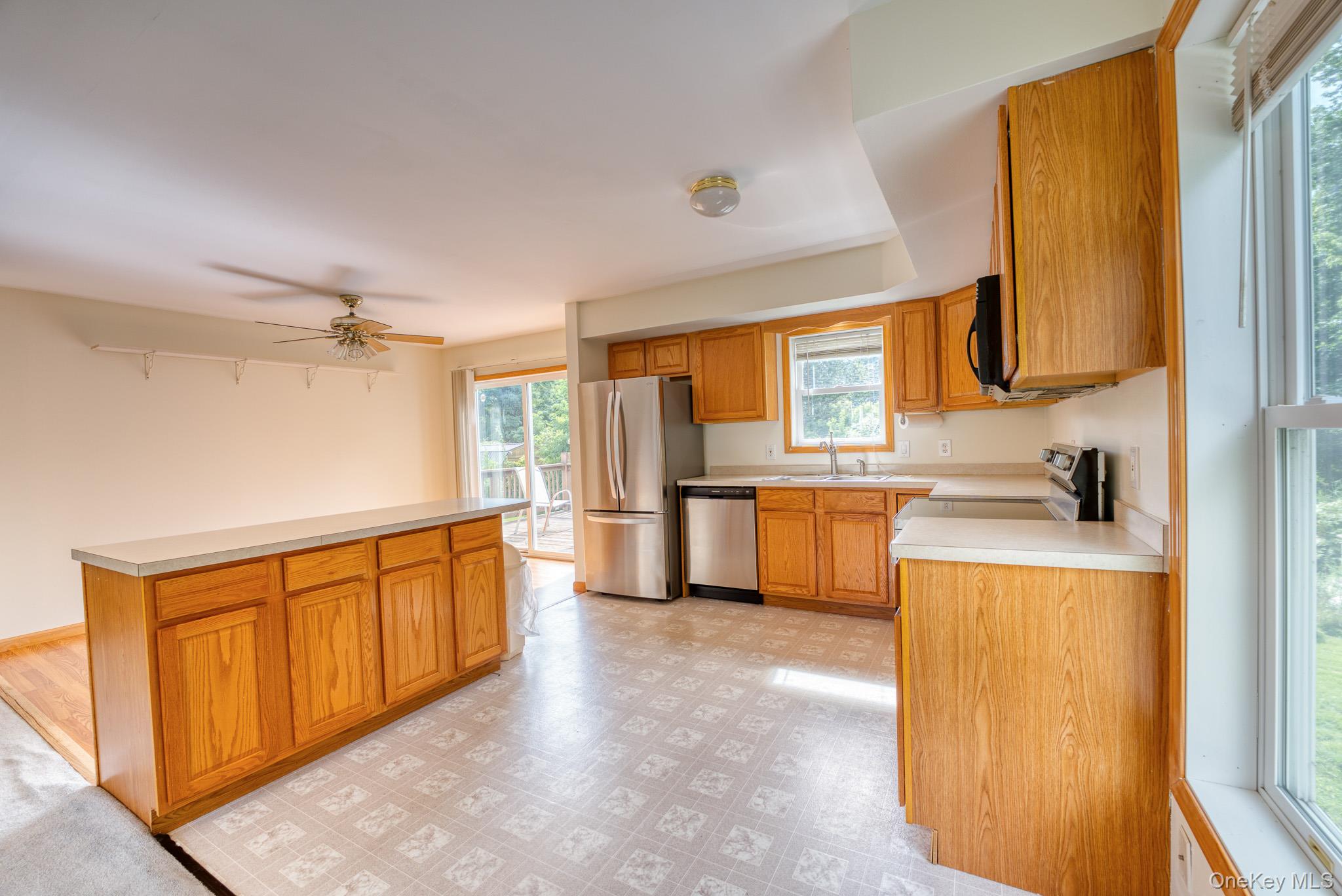 200 Doris Street Property Photo 7