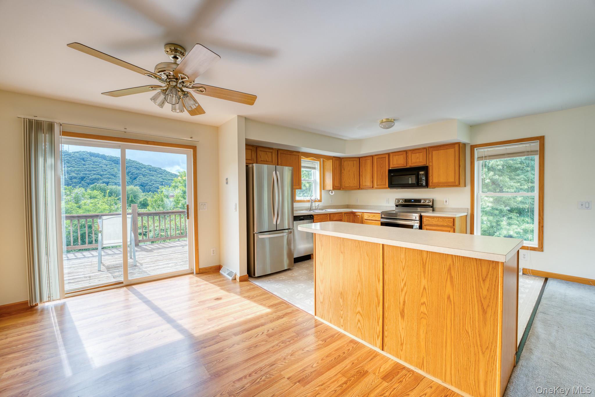 200 Doris Street Property Photo 8