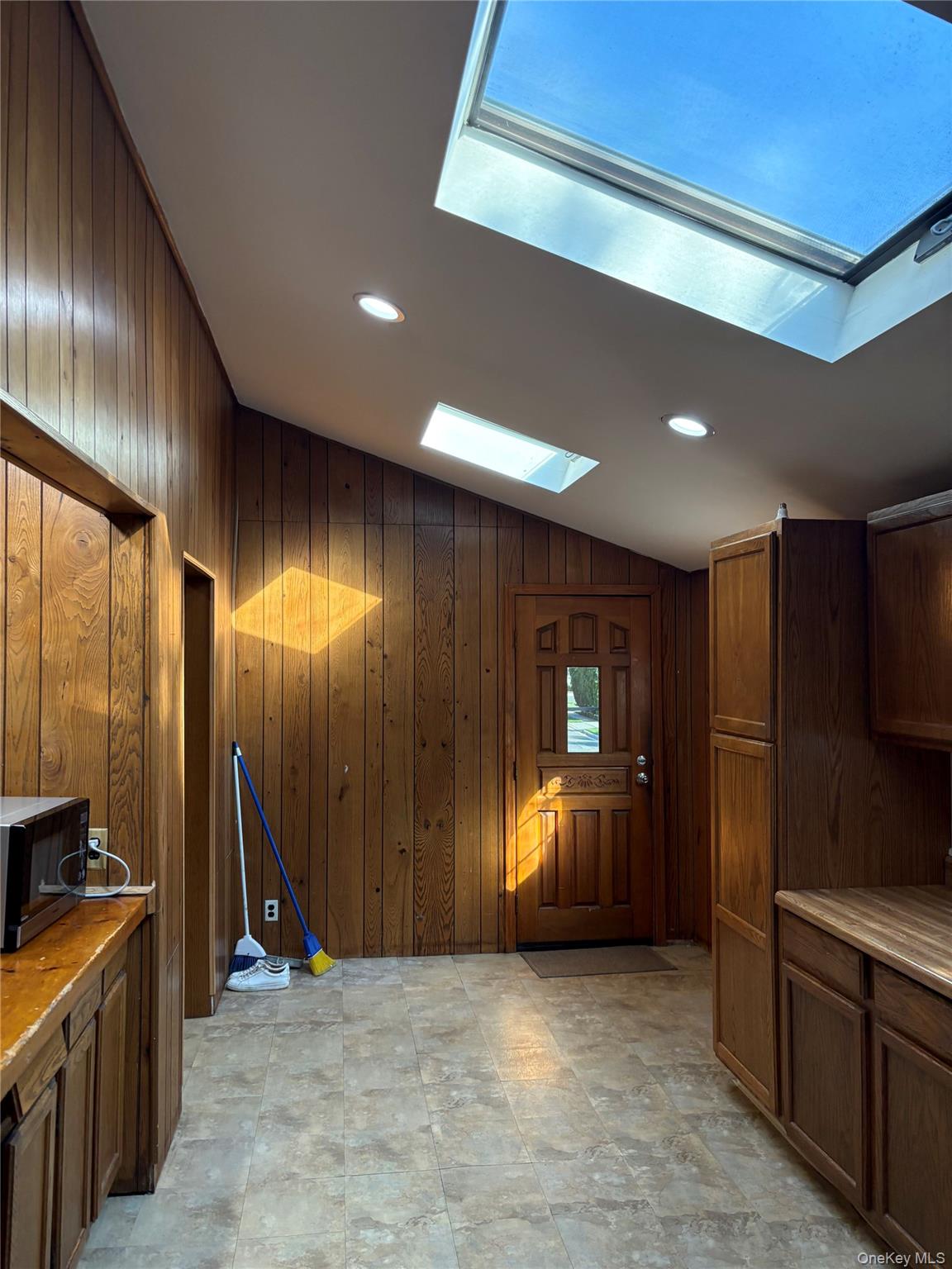 1975 Lenox Avenue Property Photo 7