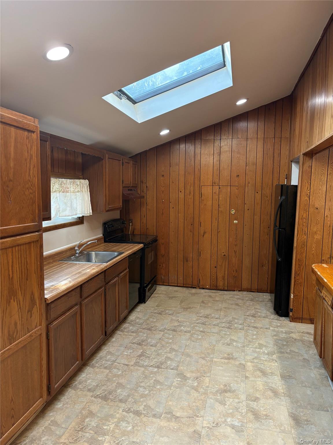 1975 Lenox Avenue Property Photo 8
