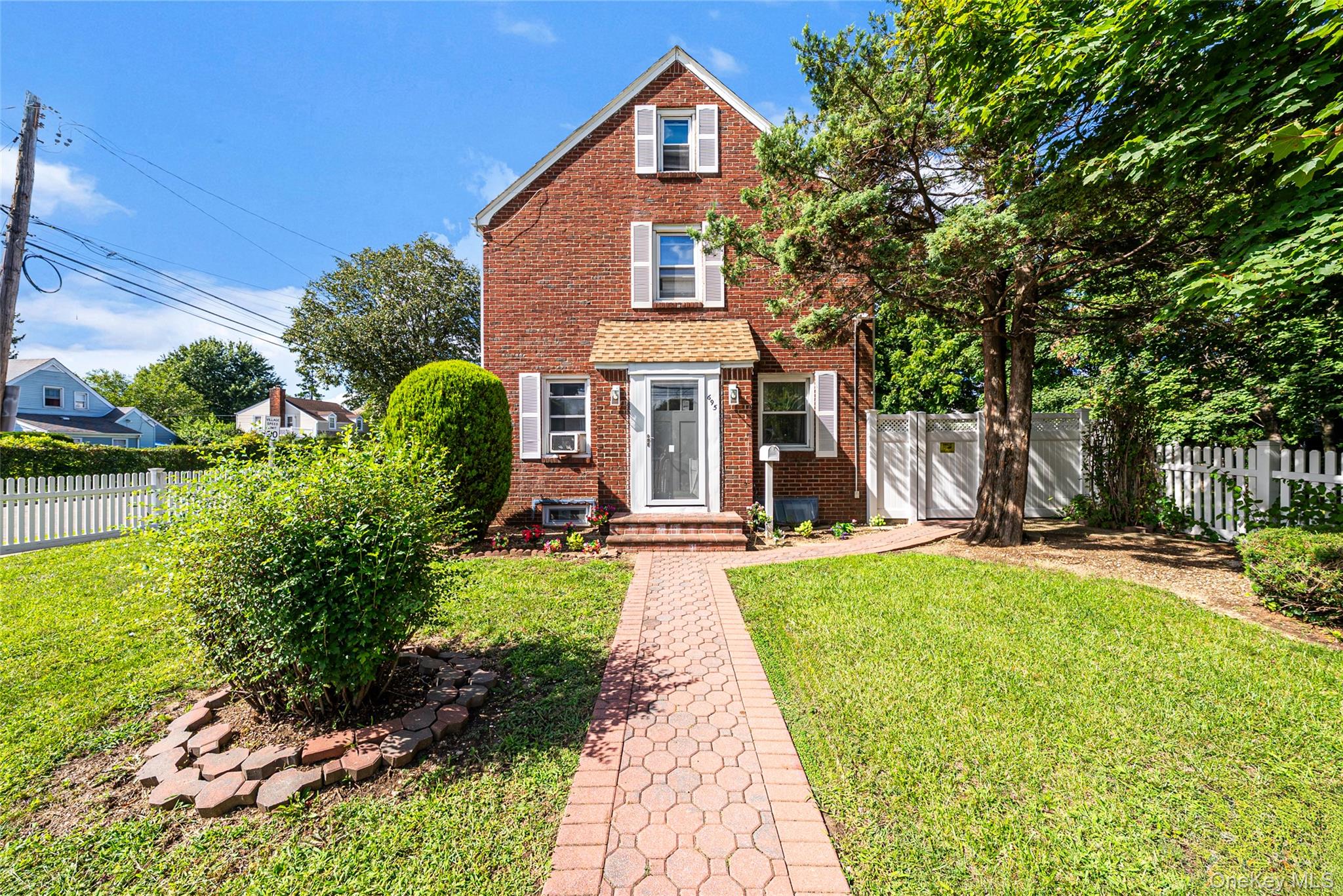 695 Front Street
