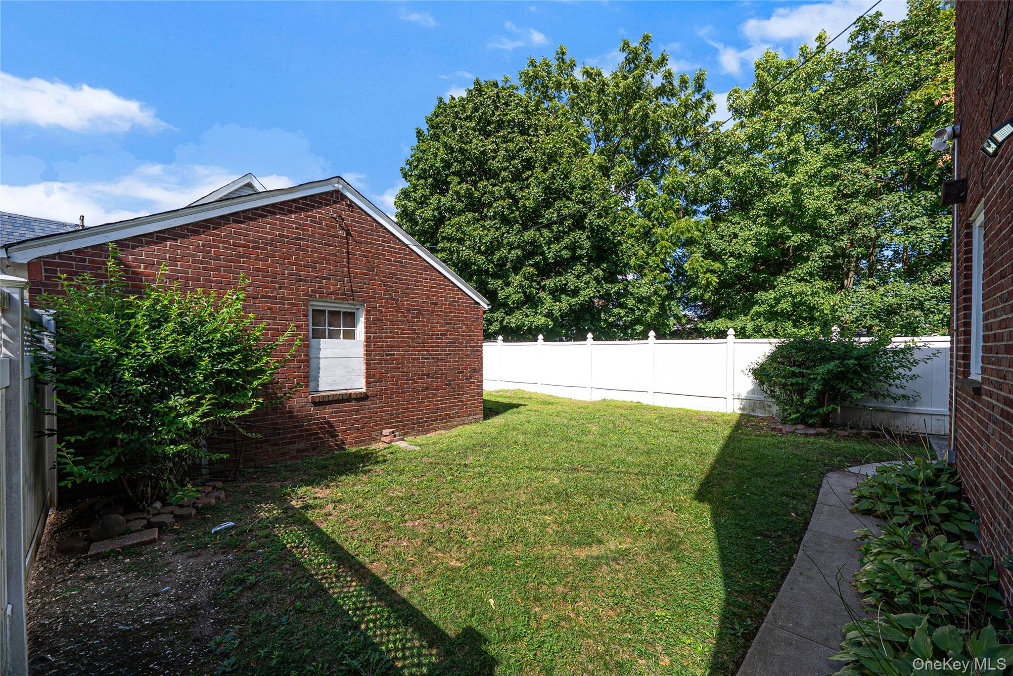 695 Front Street Property Photo 7