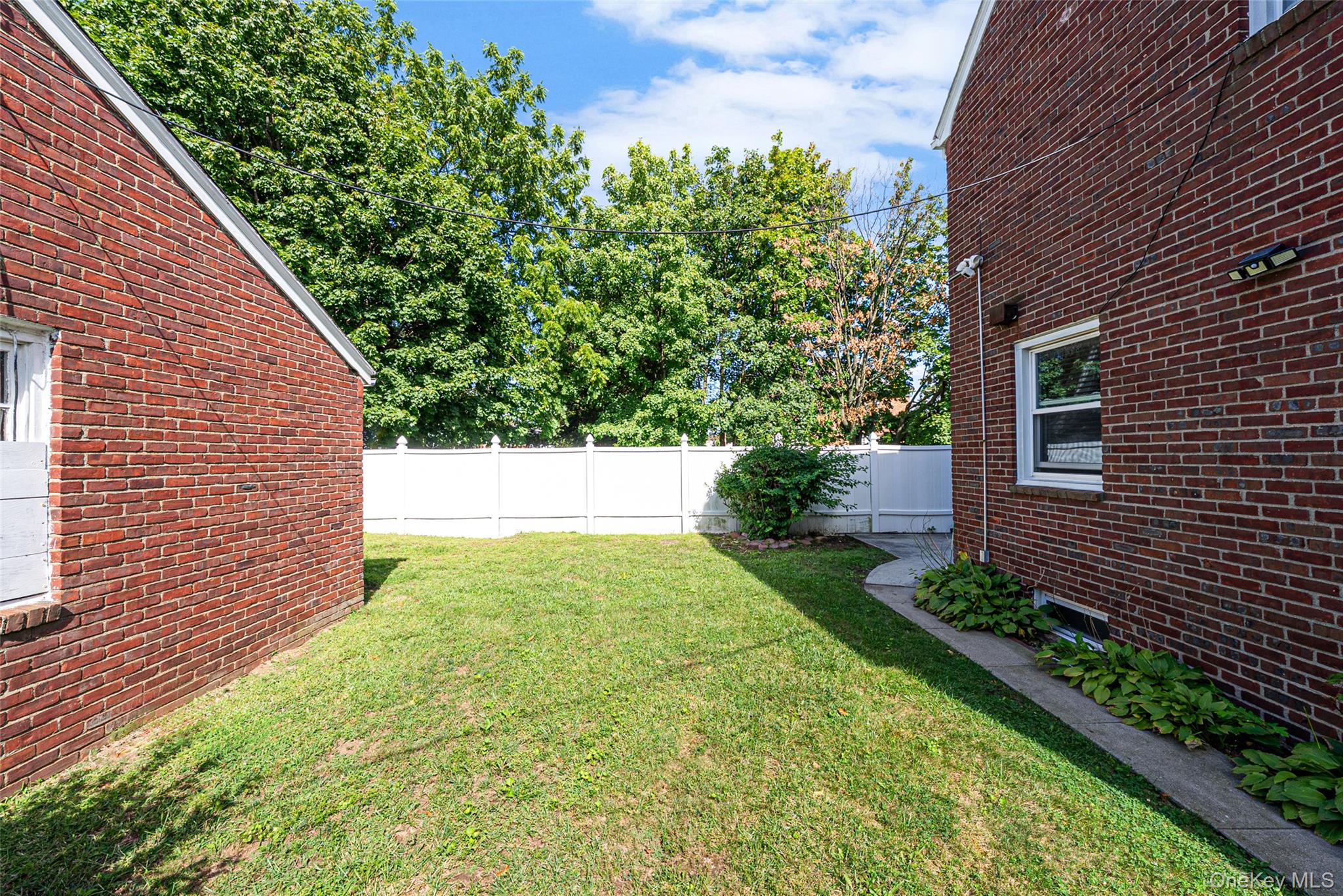 695 Front Street Property Photo 9