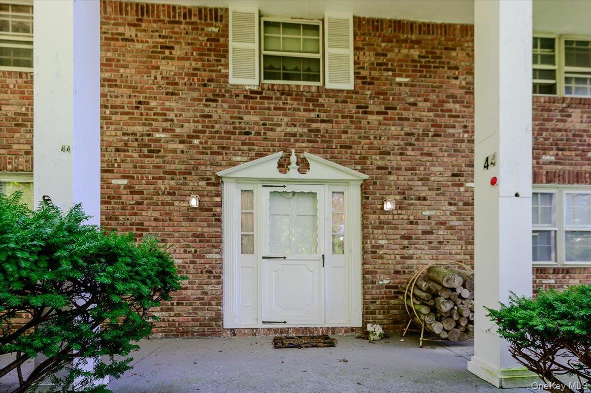 44 E Half Hollow Road Property Photo 2