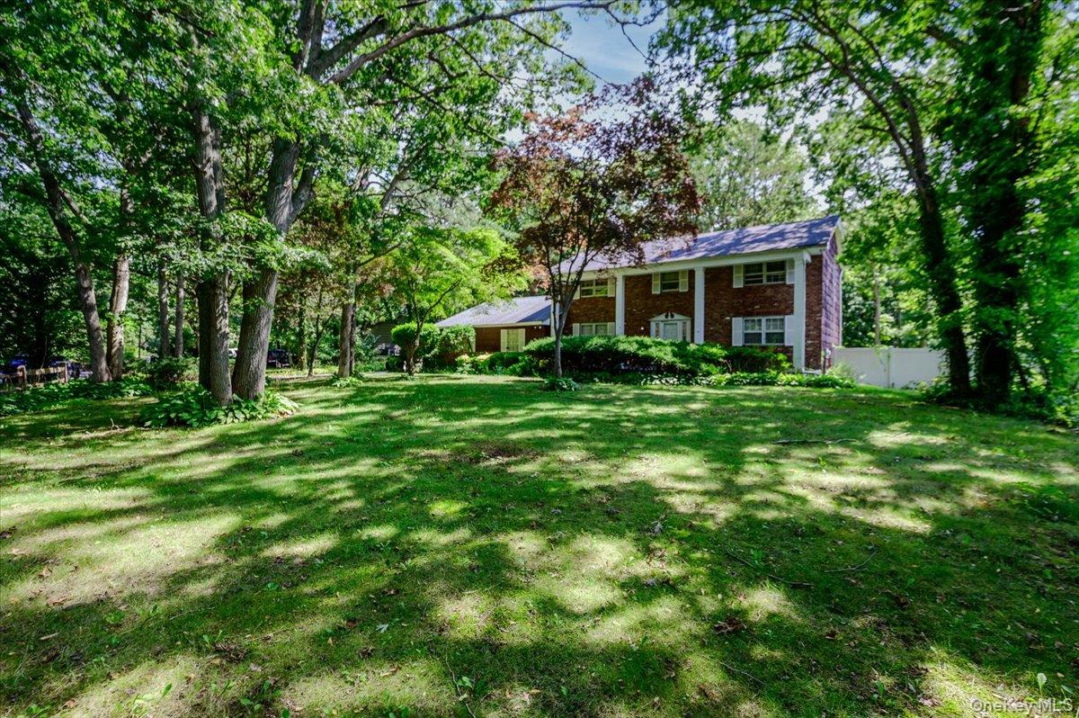 44 E Half Hollow Road Property Photo 3