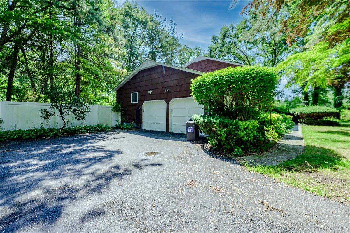 44 E Half Hollow Road Property Photo 5