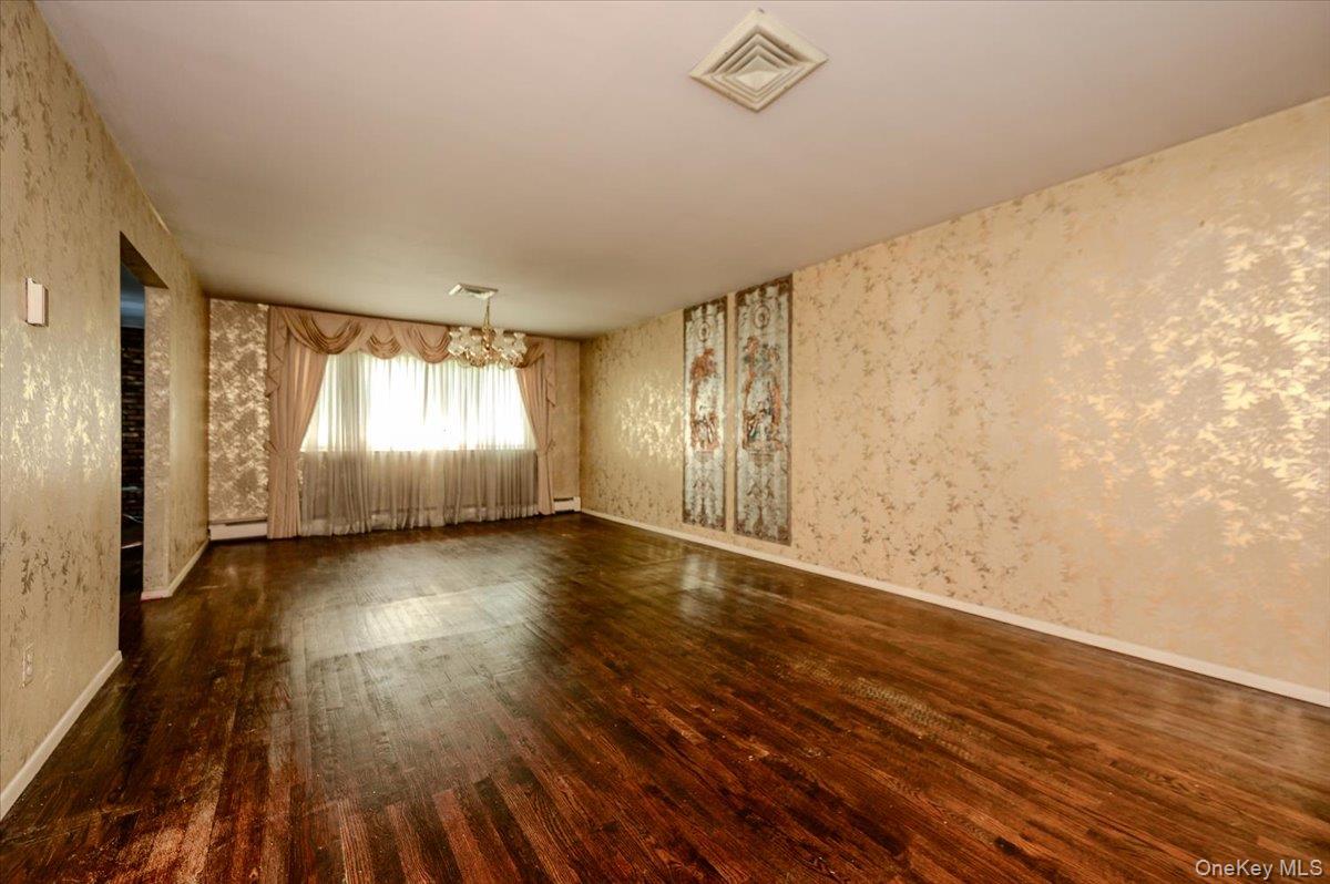 44 E Half Hollow Road Property Photo 8