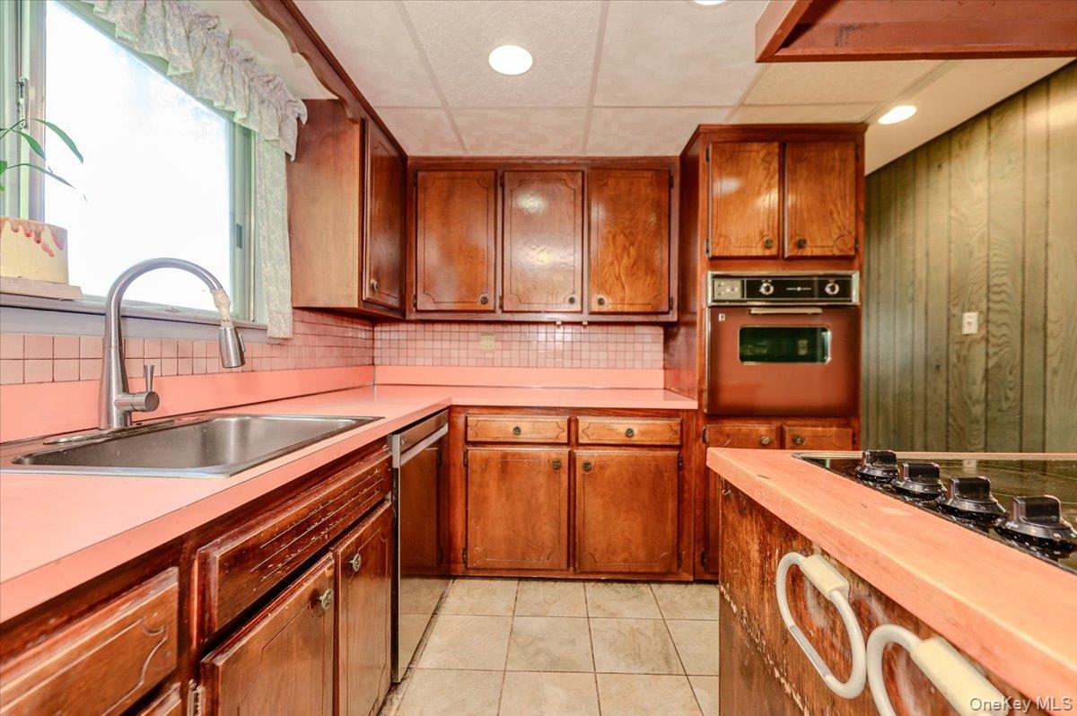 44 E Half Hollow Road Property Photo 13
