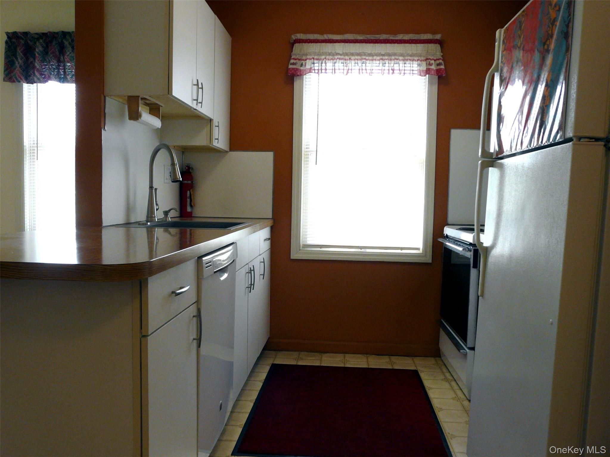 1876 Commerce Street Property Photo 5