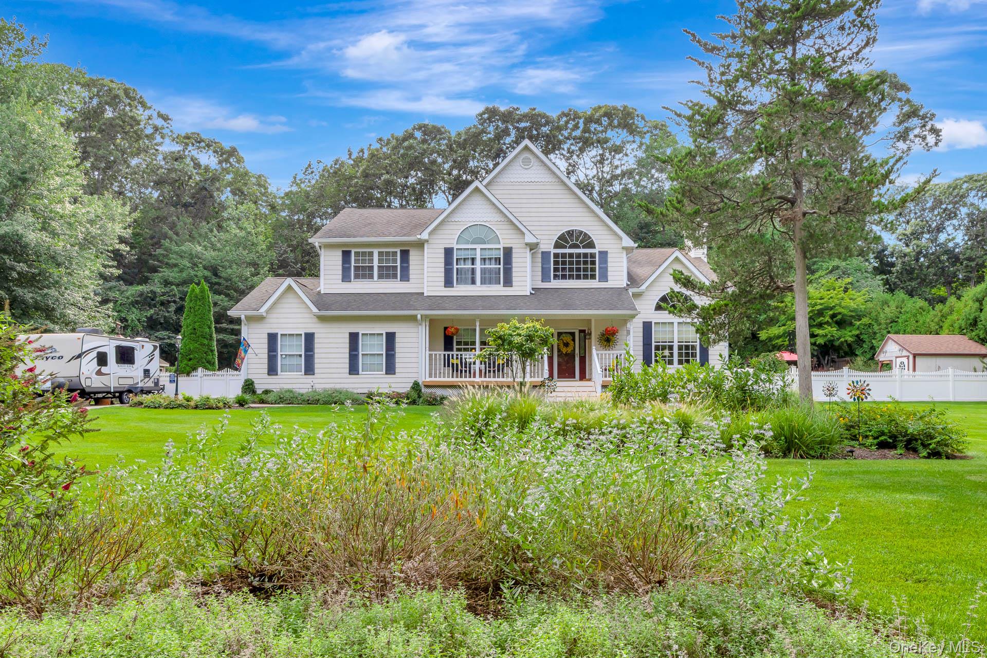2835 N Wading River Road Property Photo 4