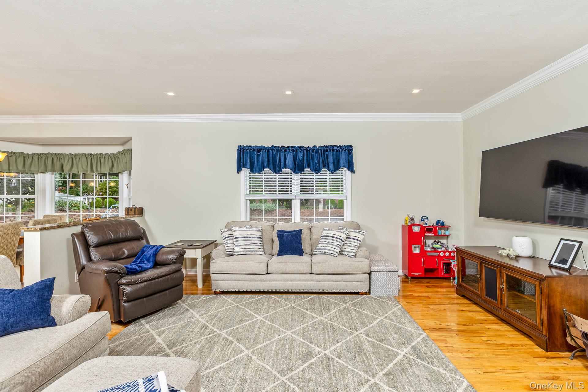 2835 N Wading River Road Property Photo 14