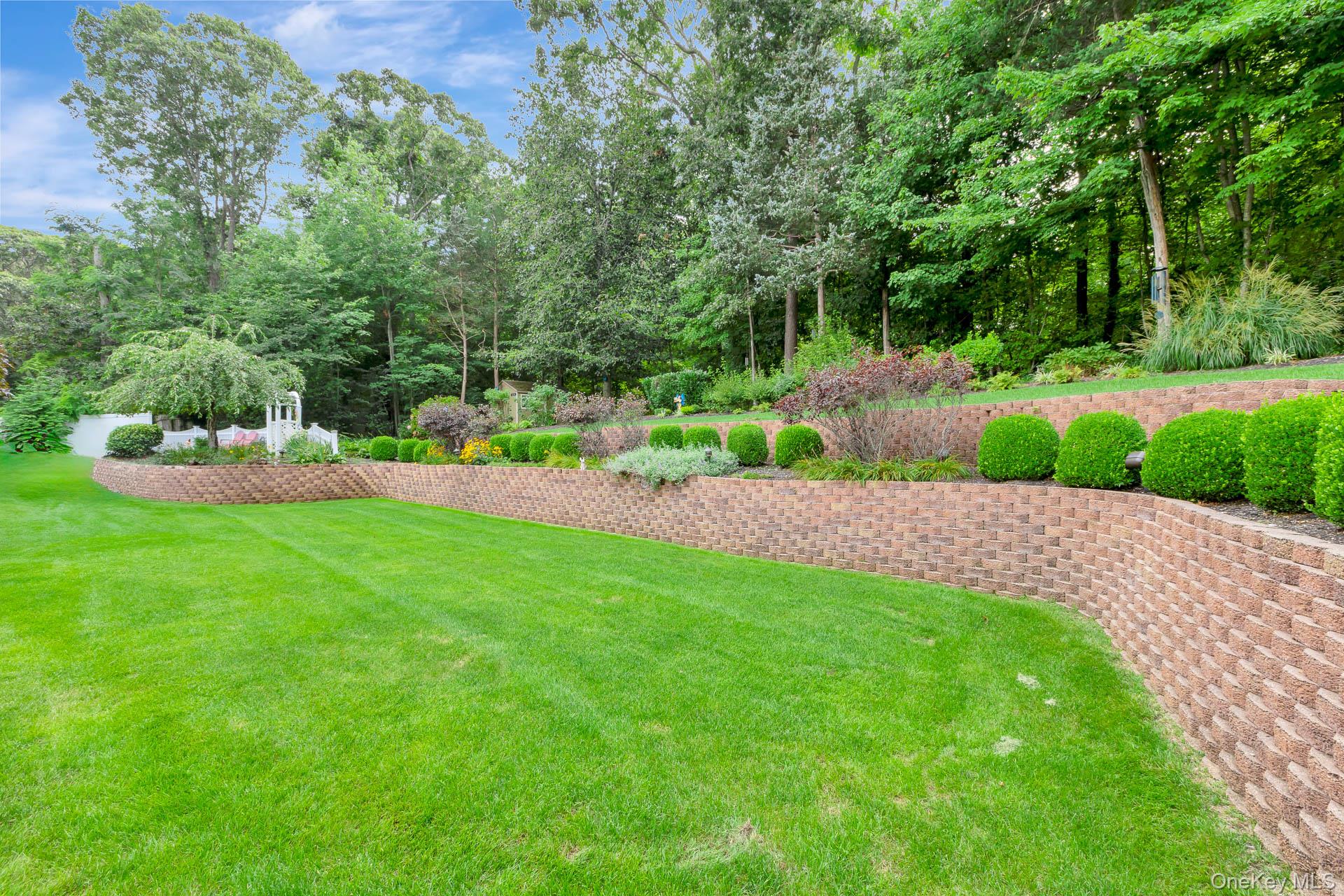 2835 N Wading River Road Property Photo 44
