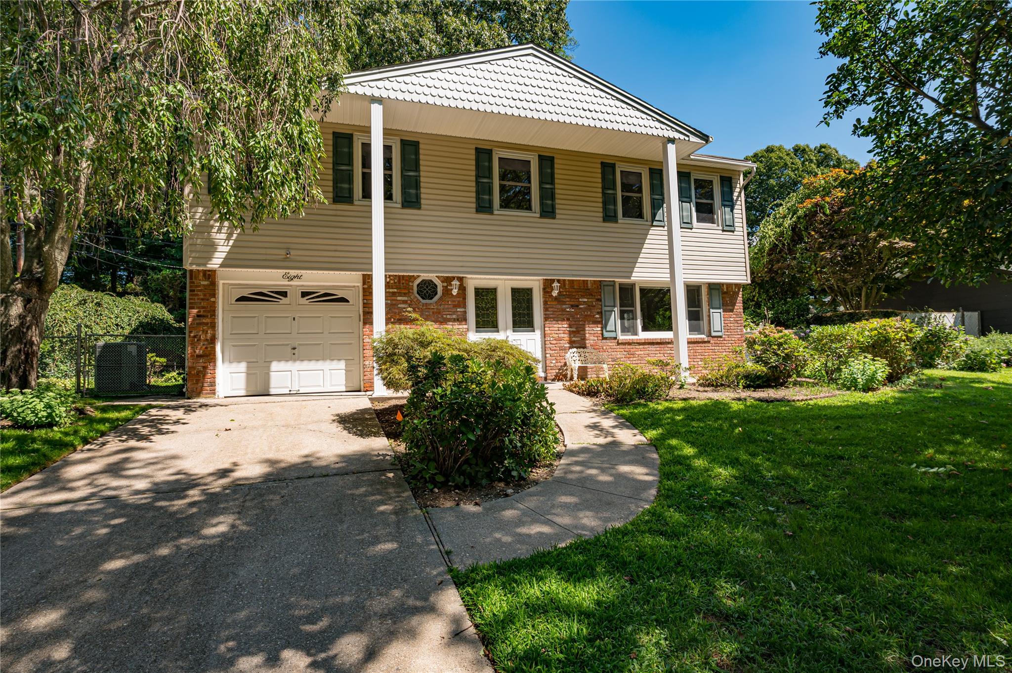8 Salisbury Drive Property Photo 1