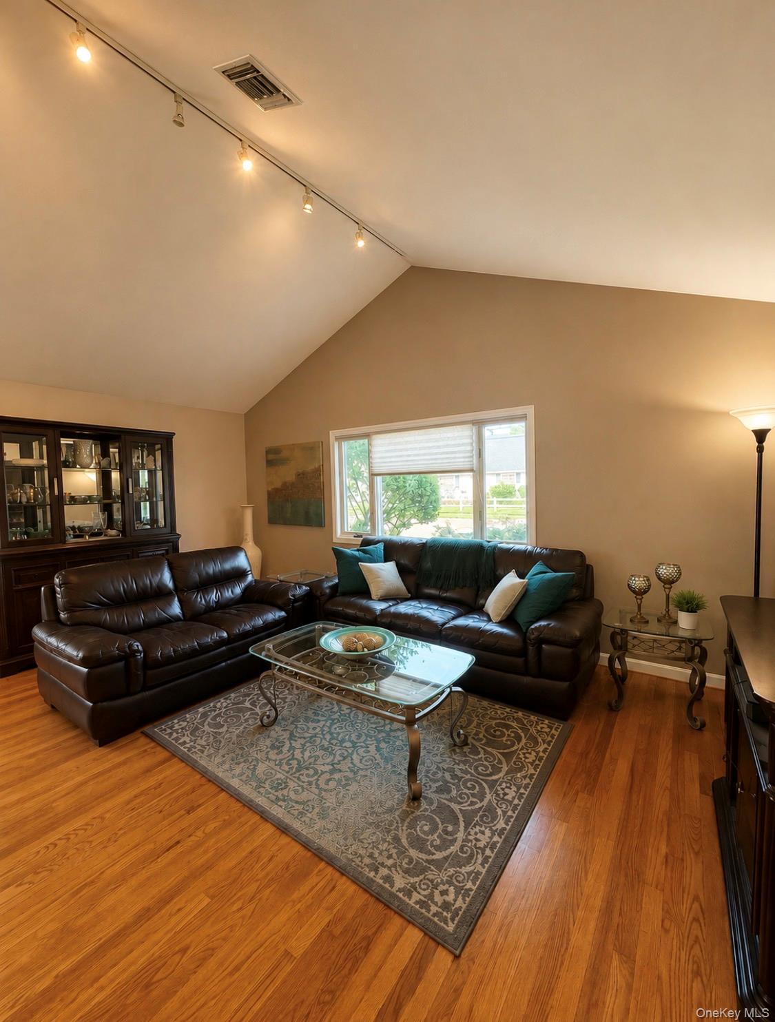 2426 Freeport Street Property Photo 7