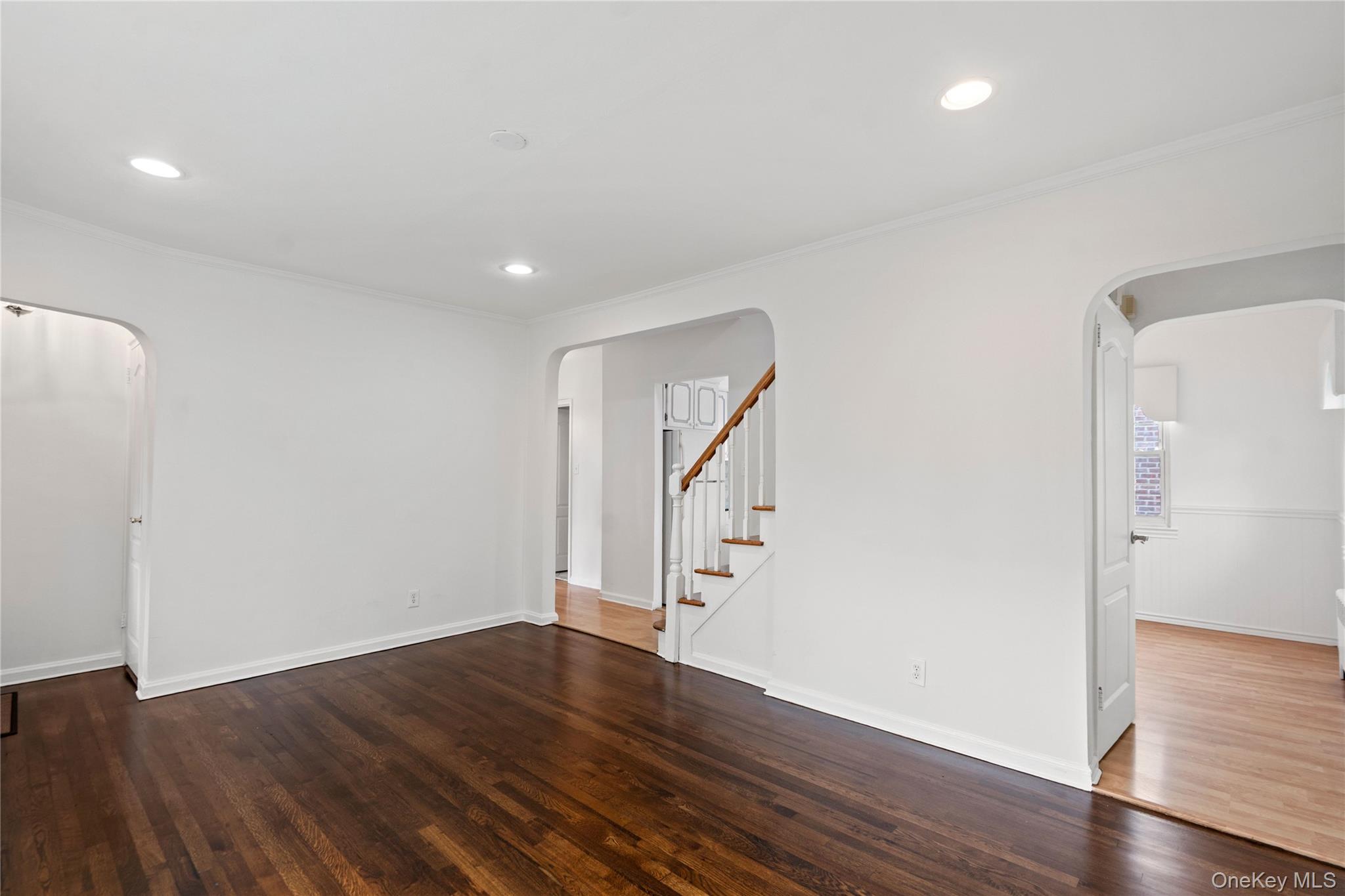 466 Croyden Road Property Photo 2
