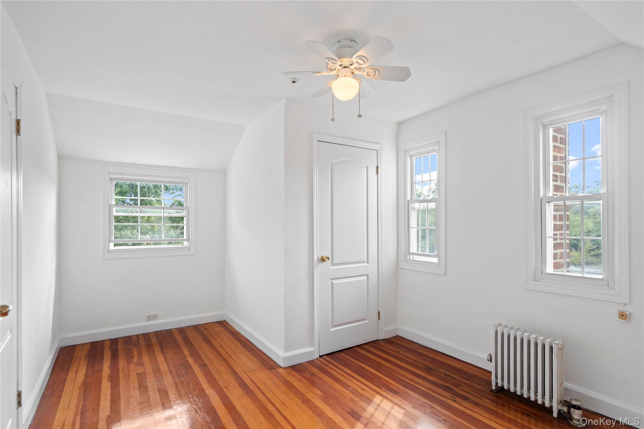 466 Croyden Road Property Photo 9