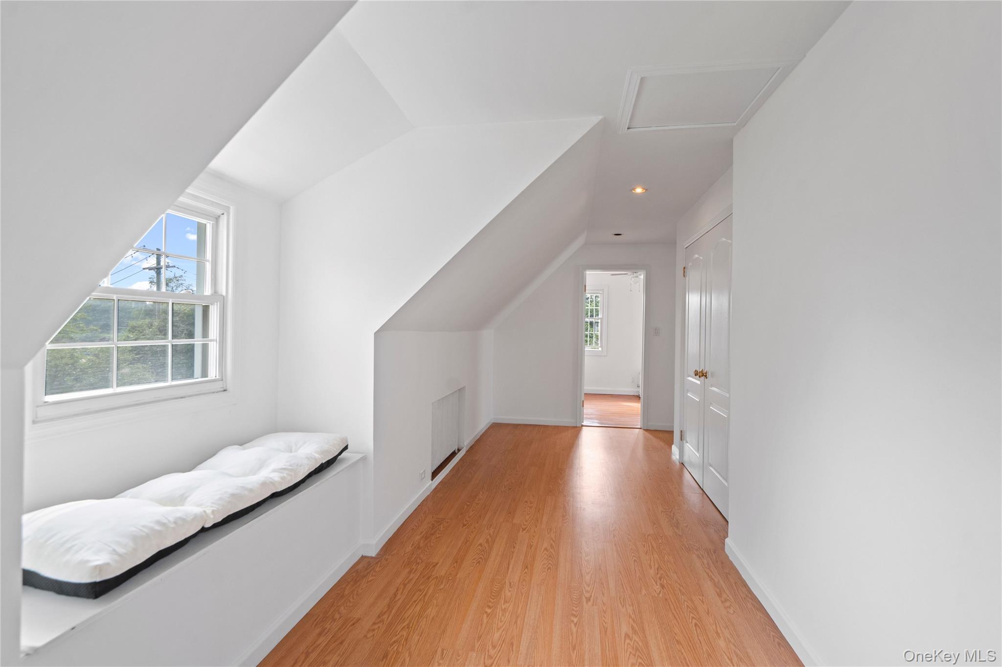 466 Croyden Road Property Photo 12