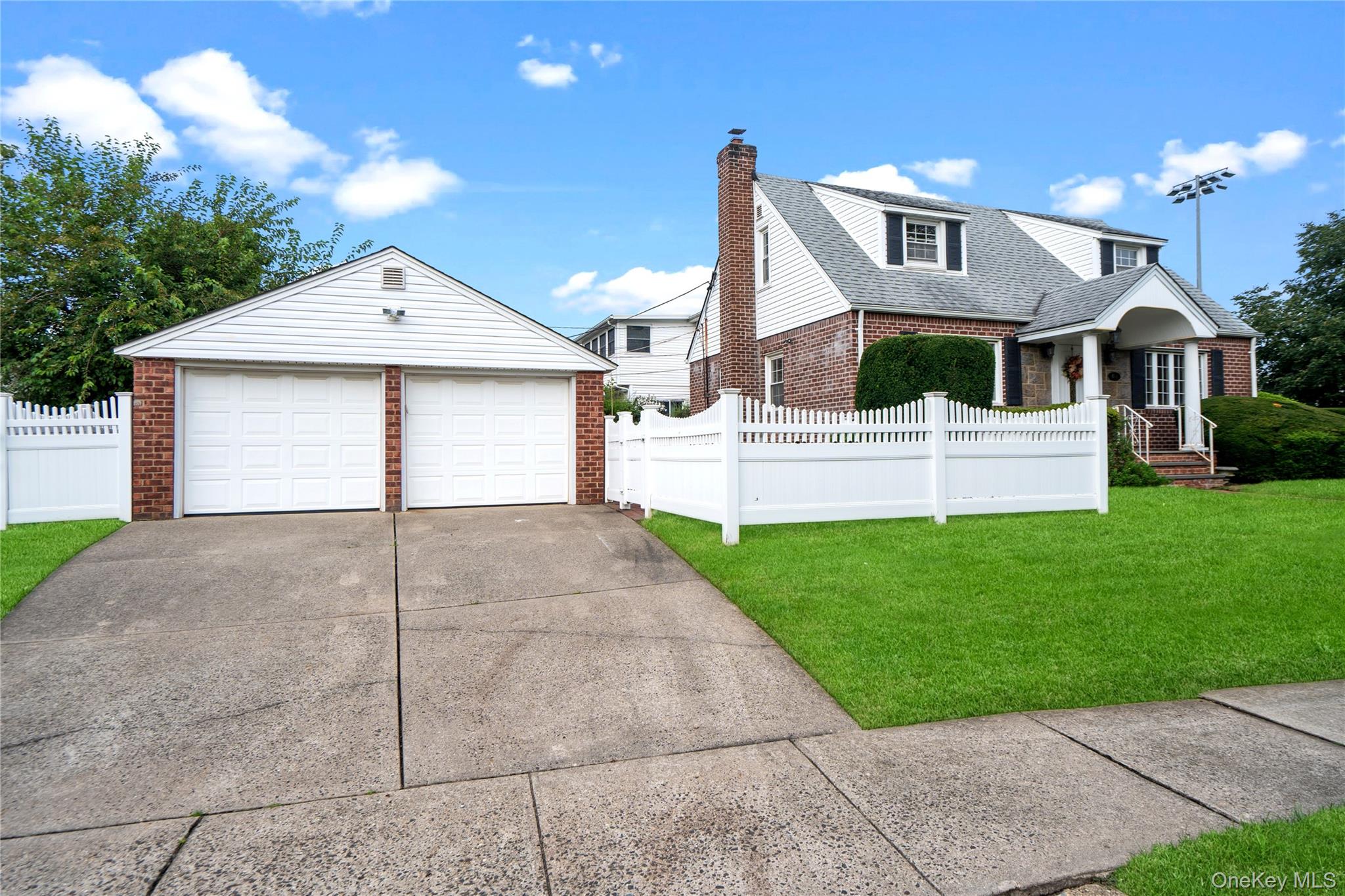 466 Croyden Road Property Photo 14