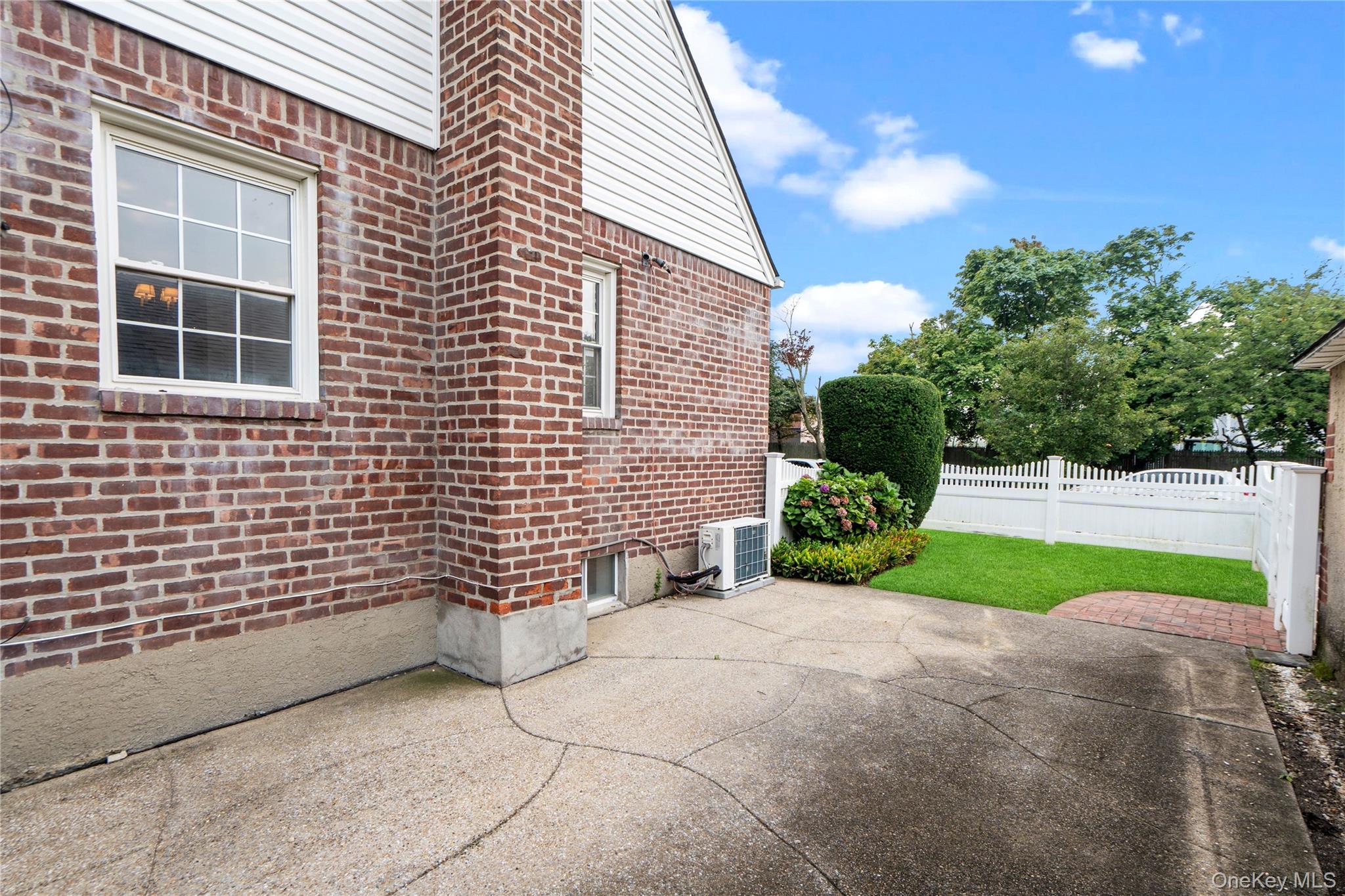 466 Croyden Road Property Photo 15