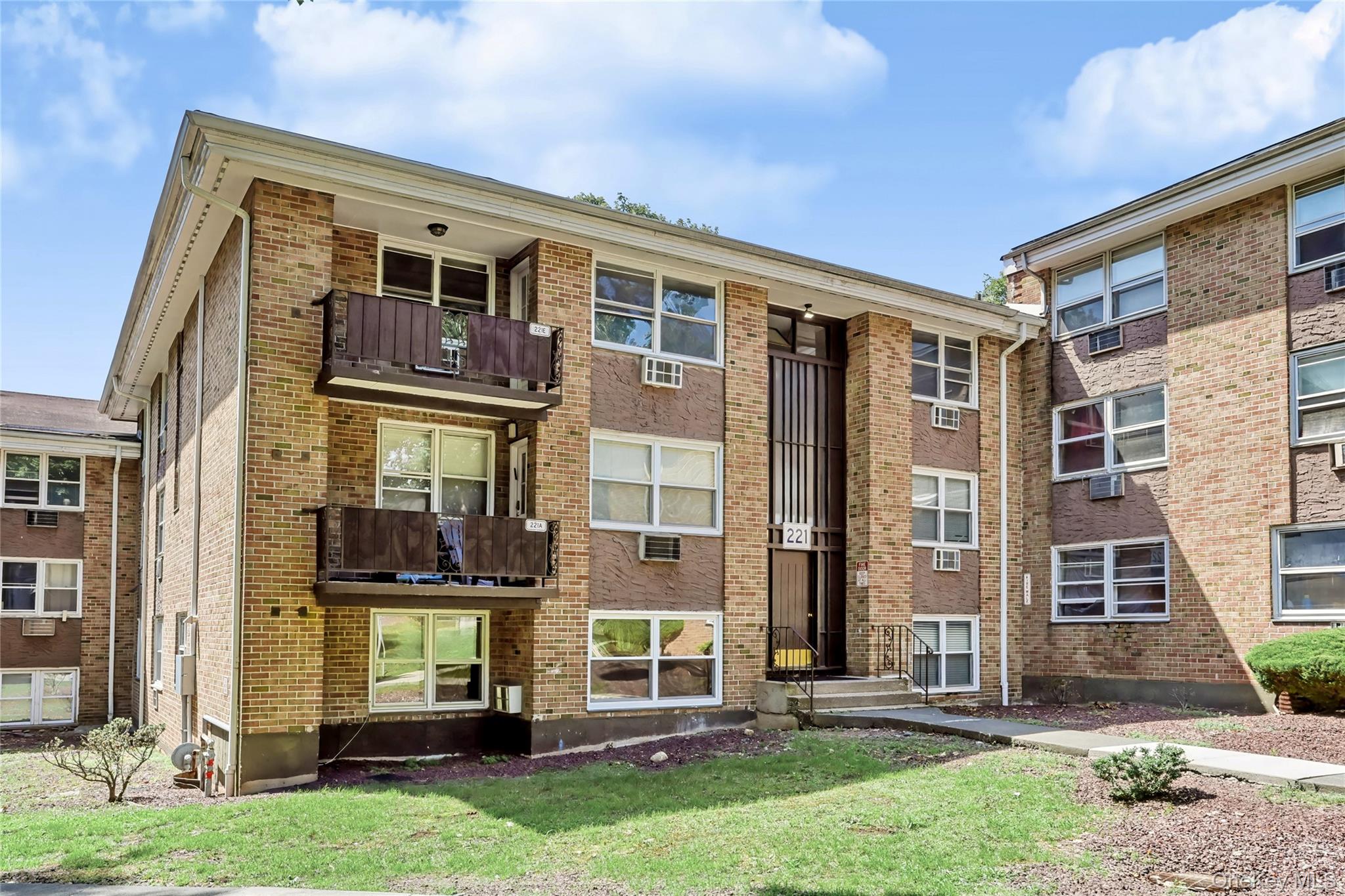 221 Kearsing Parkway E Property Photo 2