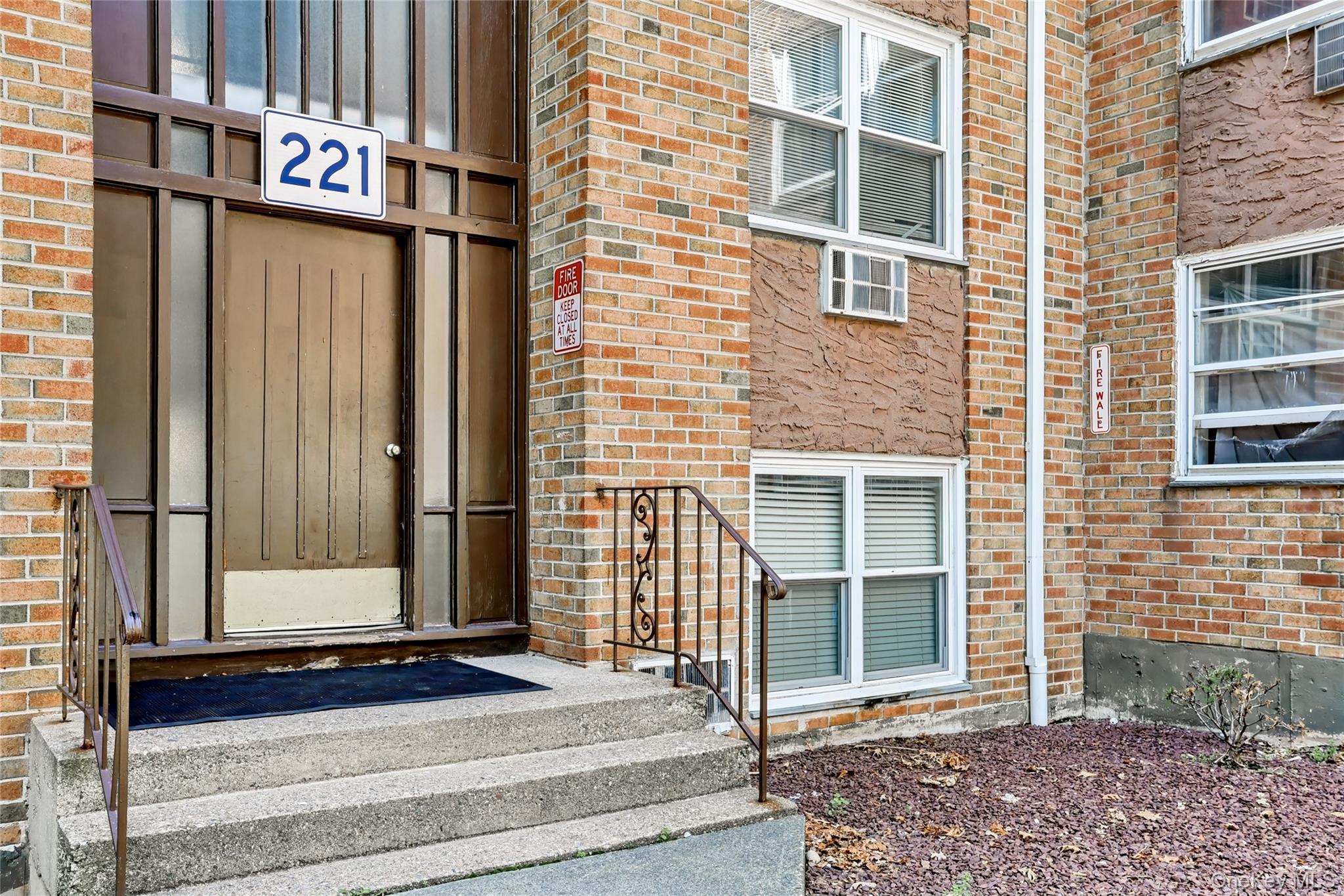 221 Kearsing Parkway E Property Photo 3